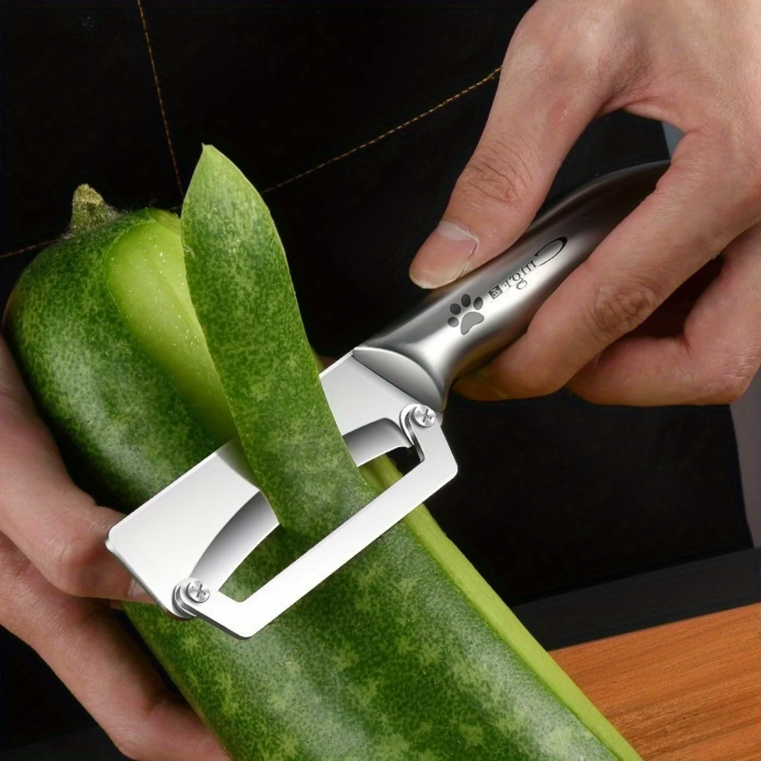 مقشرات الفواكه والخضروات المصنوعة من الفولاذ المقاوم للصدأ مع شفرات حادة - أداة تقشير للبطاطس والقرع والتفاح وما إلى ذلك. DS9195