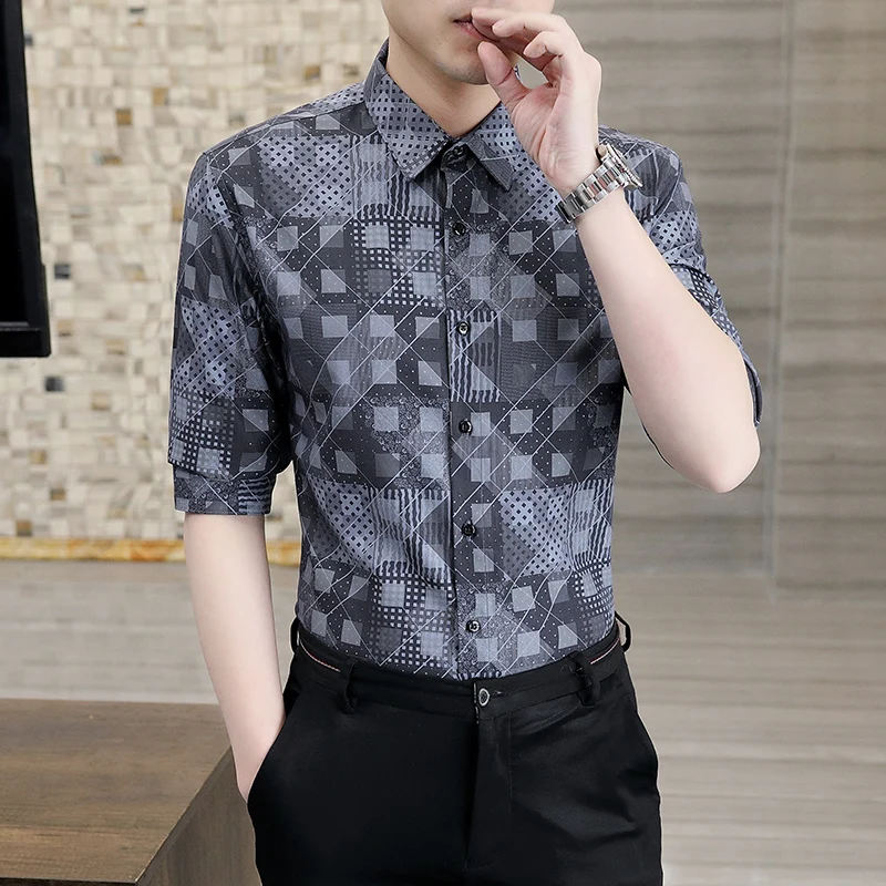 

Summer Ice Silk Slim Fit Men's irt Stand Edition Faion Urban Sle Five-Quarter Sve arp Collar Casual Sle Polye...