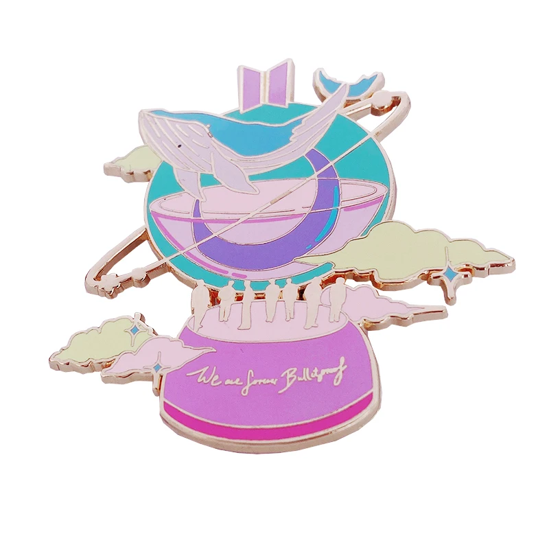 تخصيص الحيتان الأزرق الجميل مع القمر التلبيب دبوس الكرتون الساعة الرملية الأشكال الذهب معدن الصلب شارة مينا لصديق هدية