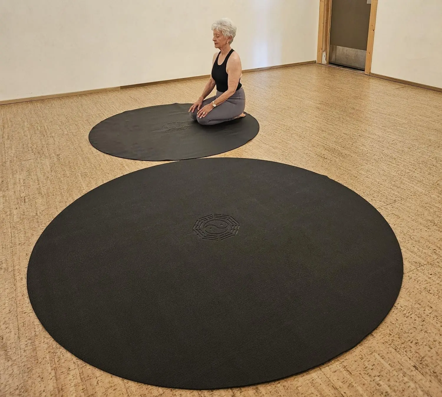 72" Large Round Yoga Mat for Meditation, Pilates & Tai Chi, Non-Slip, 6' Diameter