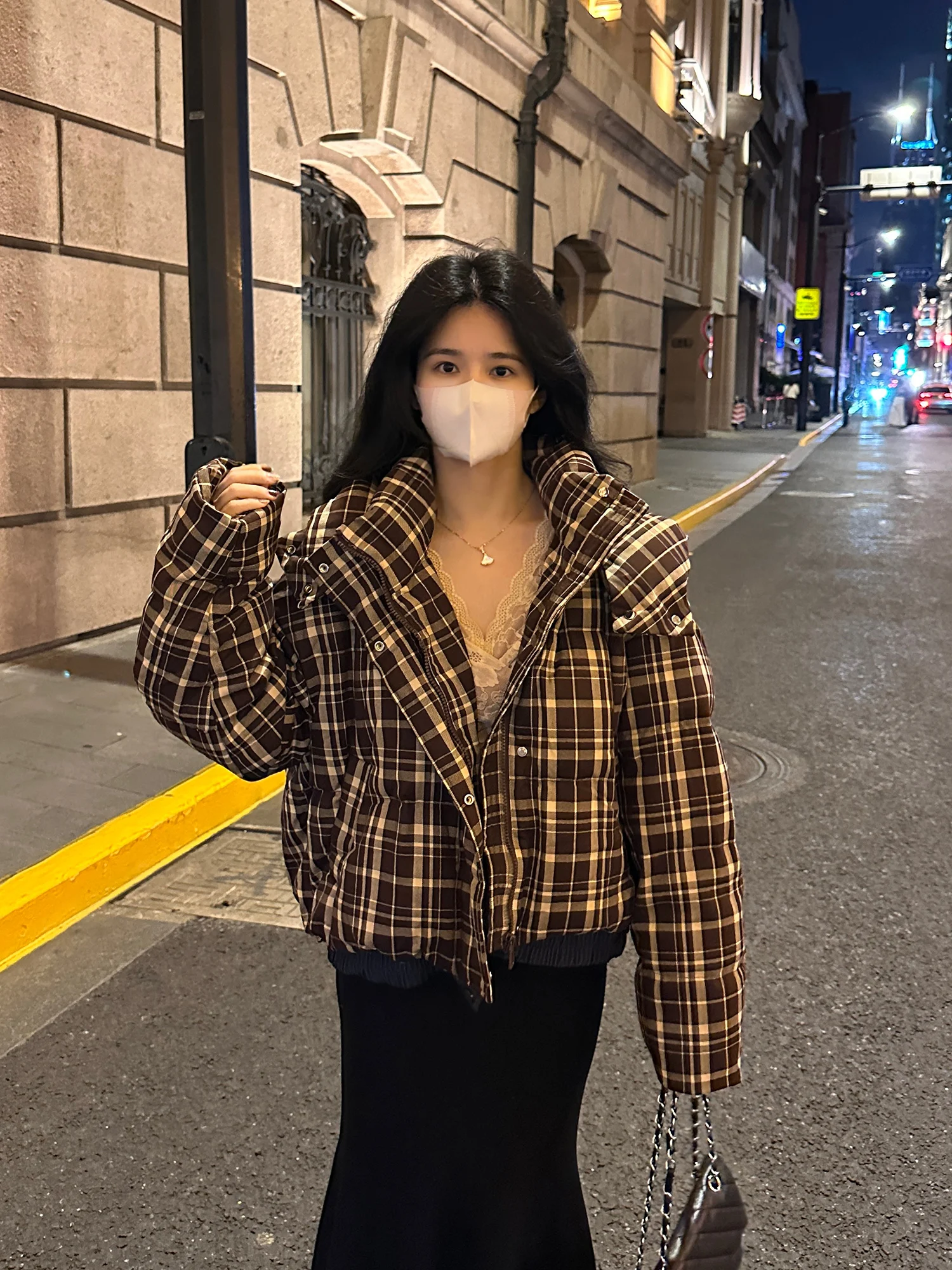 

Женская утепленная куртка-пуховик в клетку, белая, с капюшоном, свободного кроя, теплая зимняя куртка с наполнителем из пуха, повседневная.