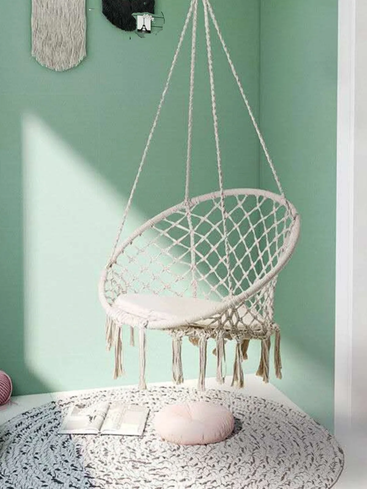 

-Feistel Garden Hanging Chair White Hammock Round Chair with Cotton Tassel Style for Balcony and Yard Black and White Chair