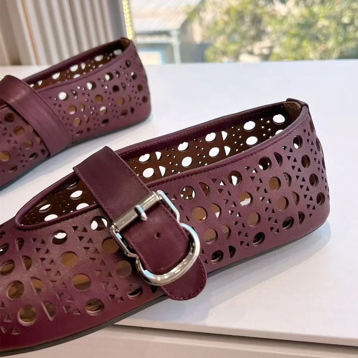 2026 Women's Shoes Spring/Summer Genuine Leather Retro French Hollowed Round Head Strap Flat Bottom Mary Jane Sandals