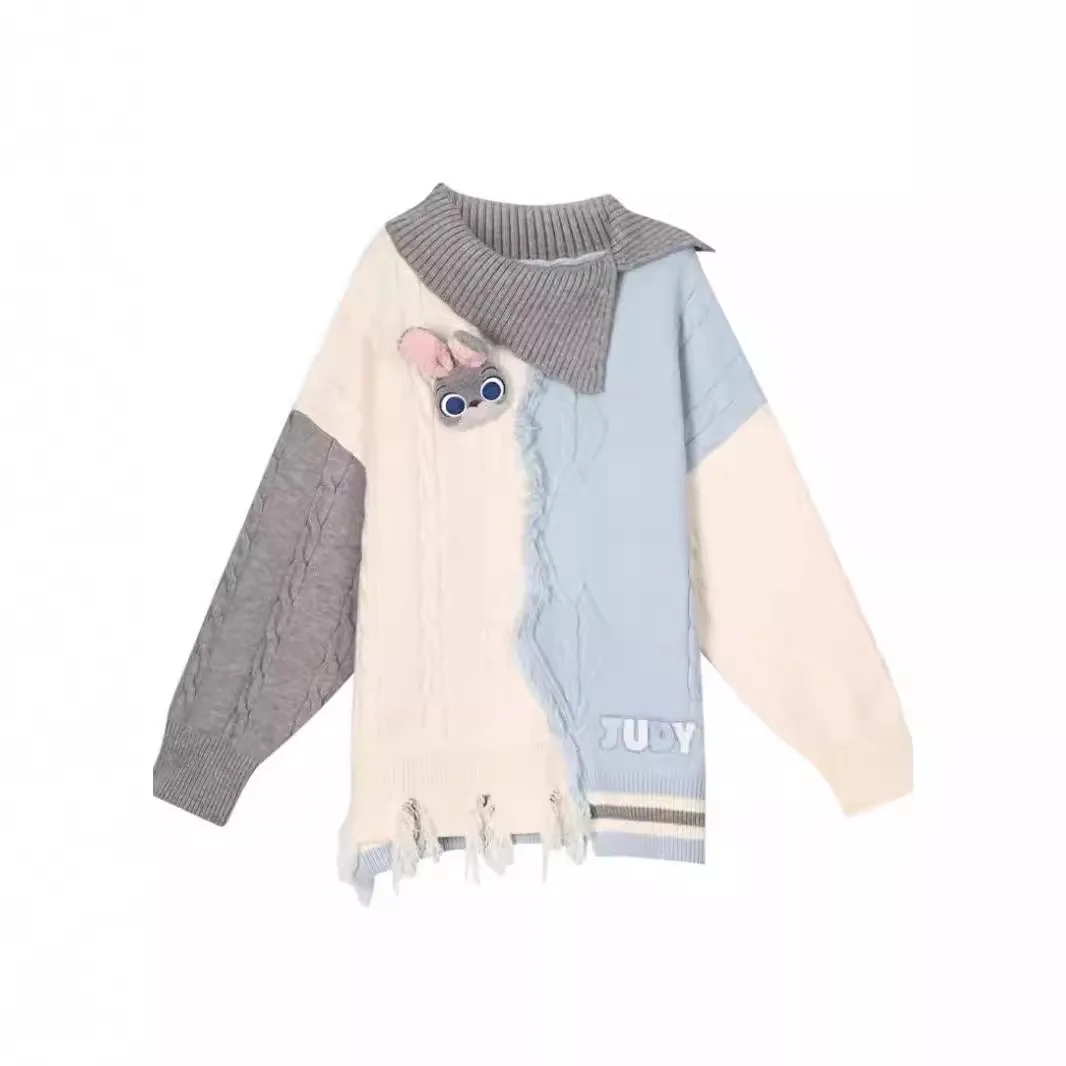 Sweter damski z dzianiny, z pączkowatym wzorem, półgolf, asymetryczny kołnierz, kontrastowe kolory.