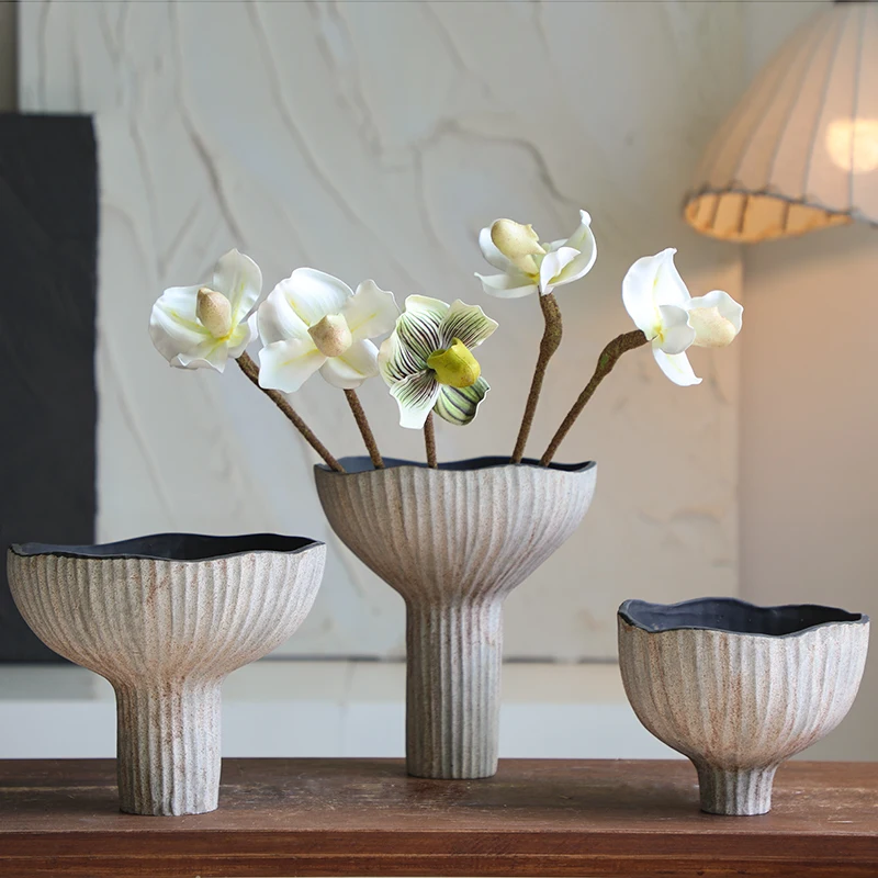 

Modern minimalist handmade ceramic vase with simple lines, large mouthed flower pot, sample room, living room, hotel flower