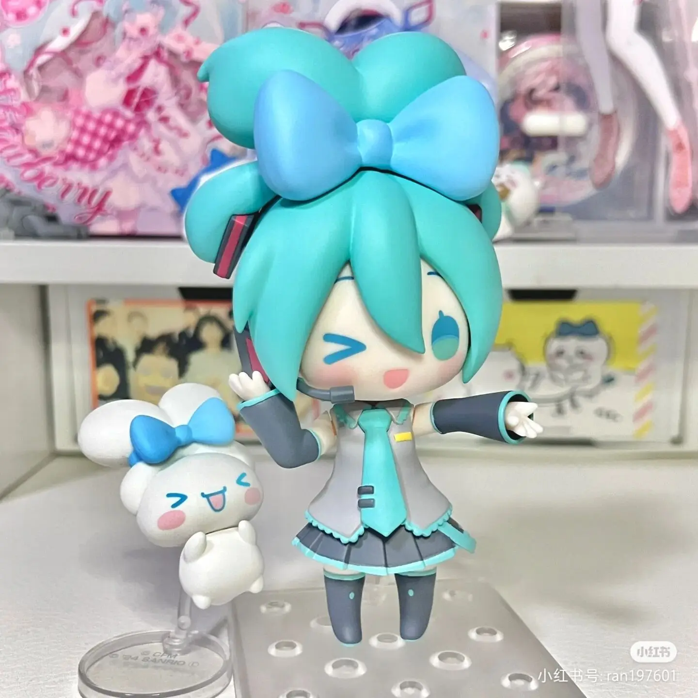 

Original Hatsune Miku x Cinnamoroll Ver Anime Figure q-version Miku Collectible collection decoration Model Toys birthday Gifts