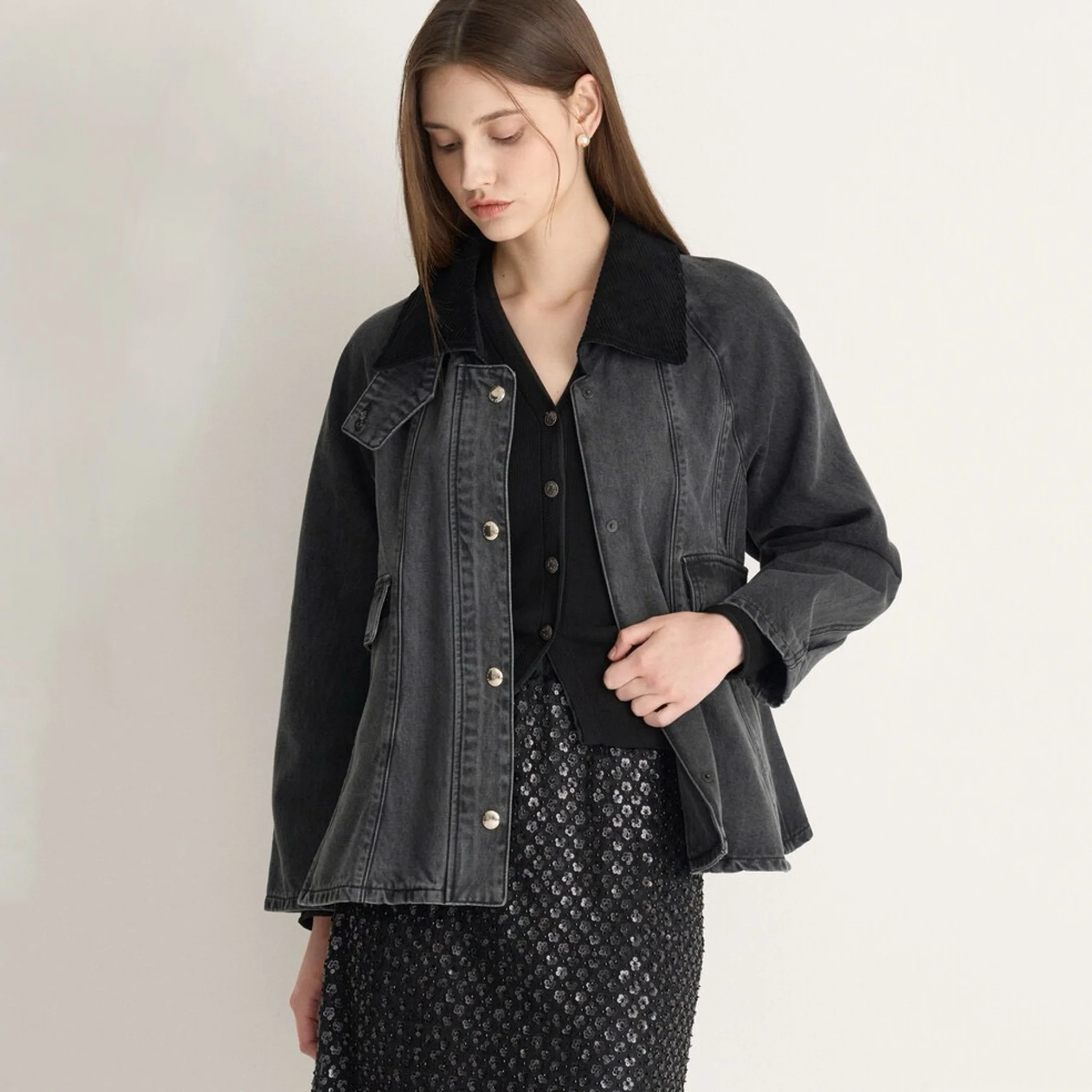 Luźny płaszcz damski w kratę z kołnierzykiem, łączony, o kroju litery A, z denimu, w kolorze lemon cheese M25, jesień, do pracy, długi, zapinany na guziki.