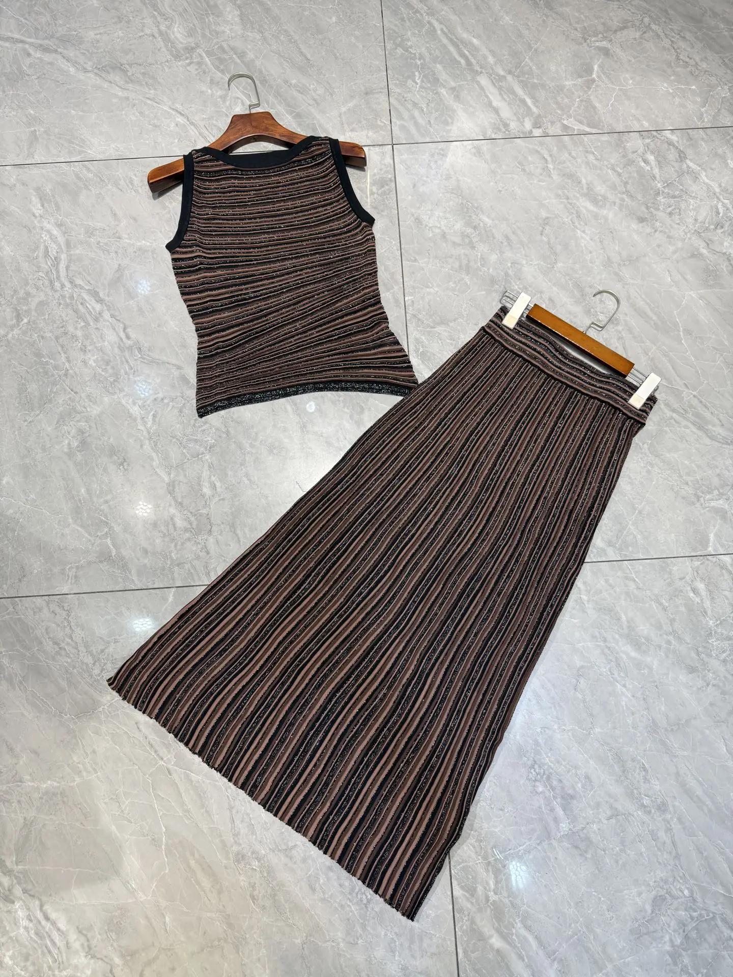 Women Metallic Sequined O-neck Sleeveless Asymmetric Top + High Waist Stripes Long Skirt