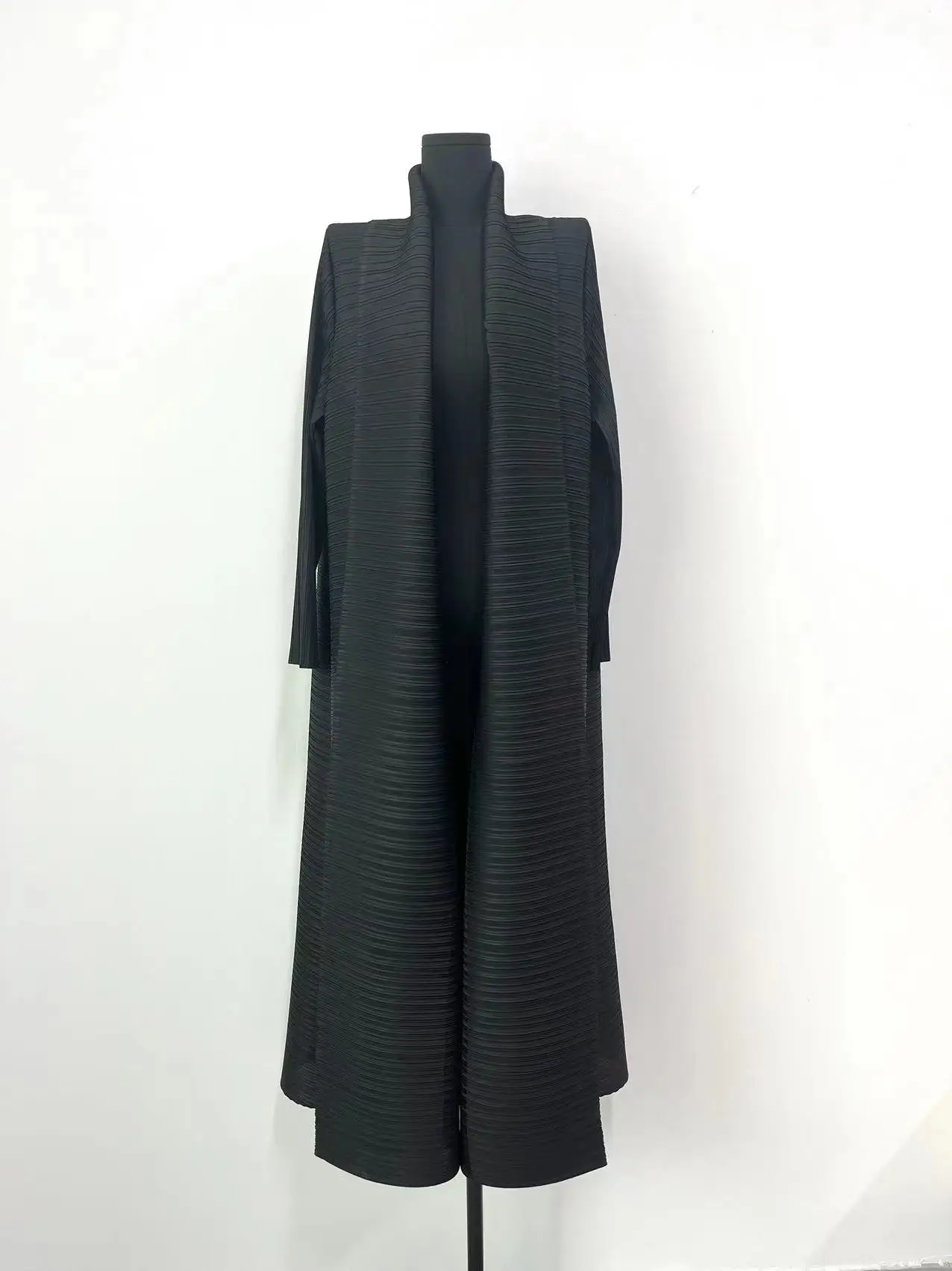 Miyake Pleated Long Coat 2023 Autumn New Long Cardigan Windbreaker Coat Solid Loose Large Lapel with Belt Women Coat Robe