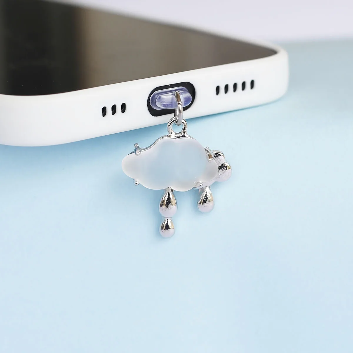 Telefon-Staubschutz-Charms: Wolken, dunkle Wolken und regenbewölkte Formen für iPhone- und USB-C-Anschlüsse – Zubehör-Dekoration – Detail 3