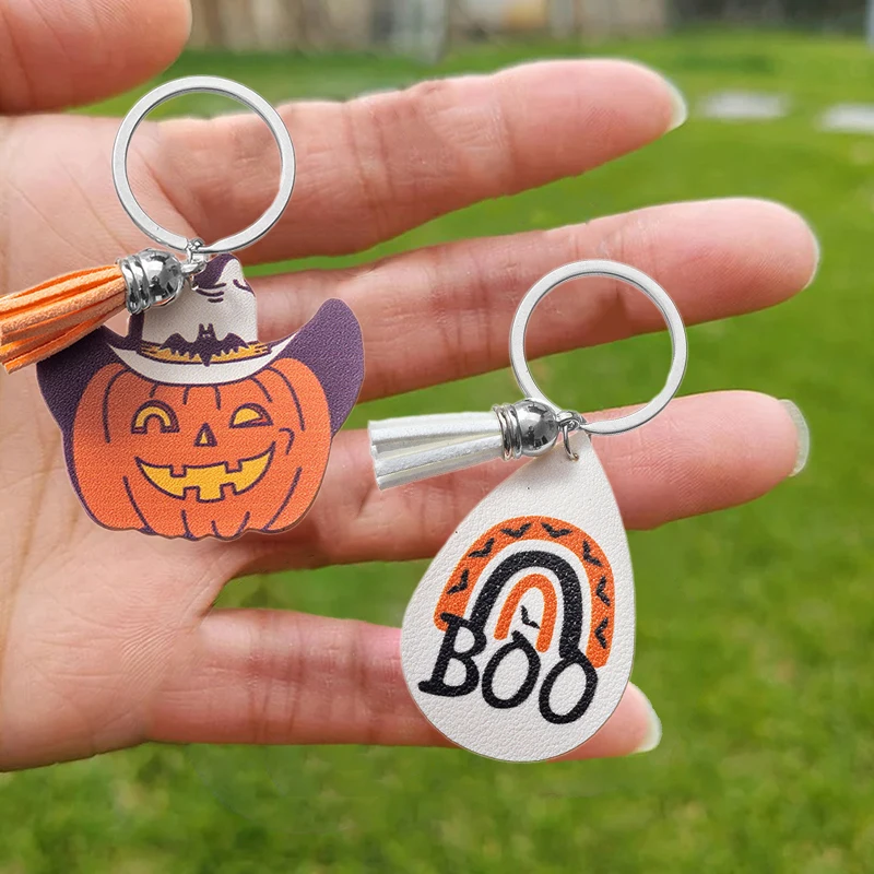 LLavero de cuero PU para Halloween, accesorios divertidos y escalofriantes para bolsos, murciélago, cabeza de calabaza, colgante de borla de bruja, dijes temáticos de Halloween