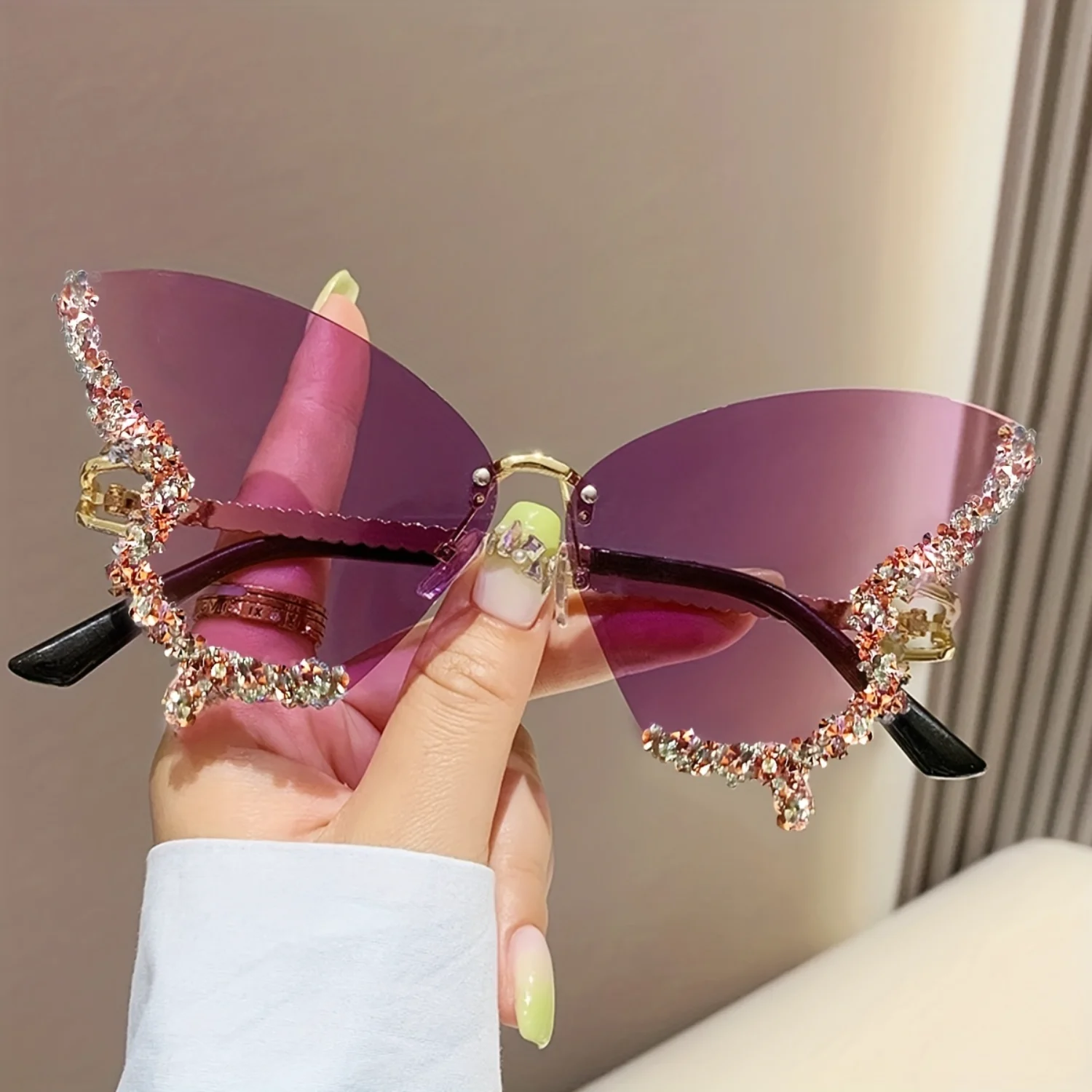 Stylish and fashionable Rimless Sunglasses for Women with Luxury Rhinestone Detailing - Ideal for Parties, Proms, and Clubs - Me