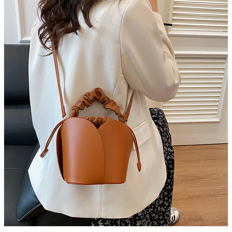 

Bag, women's crossbody bag, water bucket bag, women's hand-held large capacity red petal handbag, shoulder bag