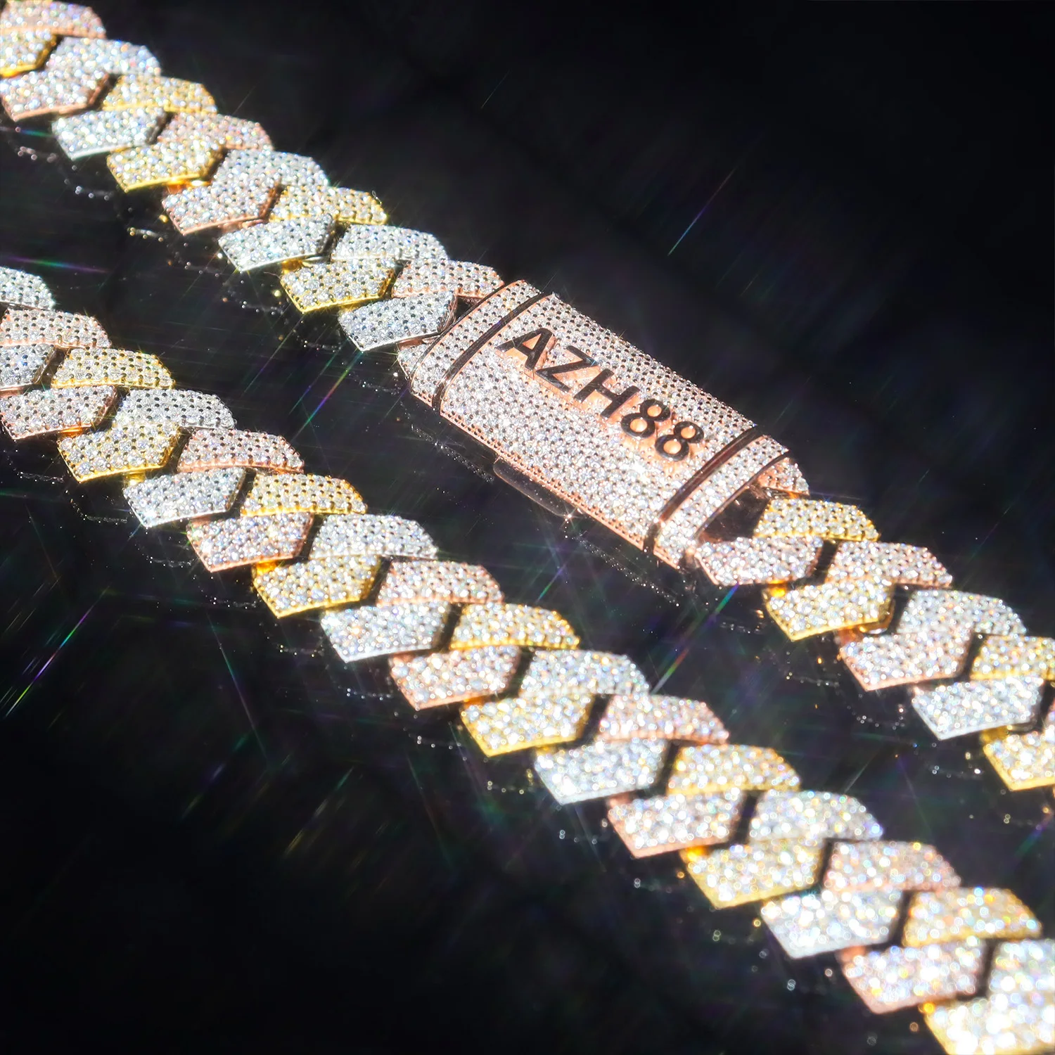 Cuban Moissanite Necklace, VVS Grade Diamonds, Crafted in 925 Sterling Silver, a Luxurious and Sparkling Jewelry Gift，