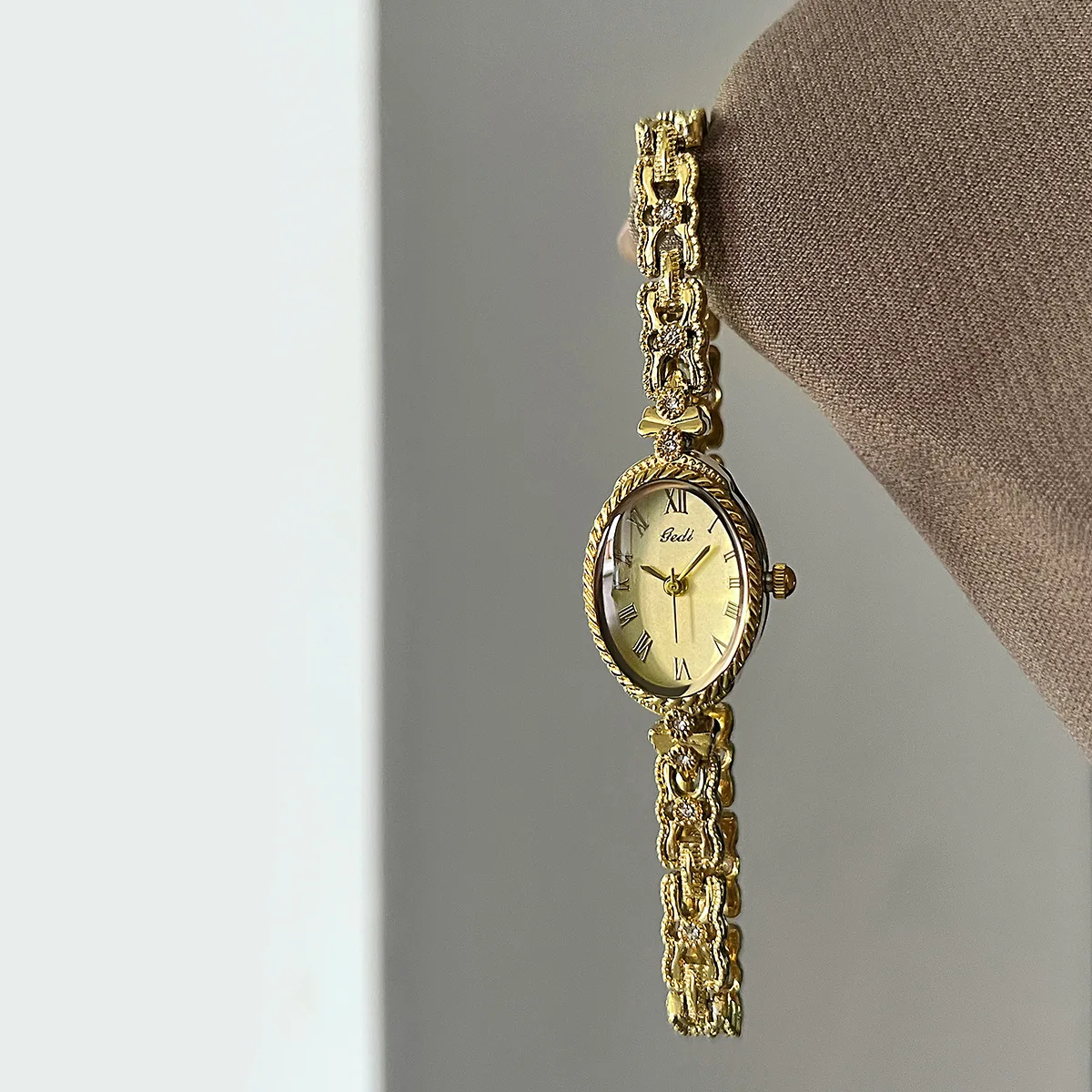 Gold Bracelet Watch For Women Fashion and Exquisite High Aesthetic Value Waterproof Versatile Ladies Fashion Quartz Wristwatches