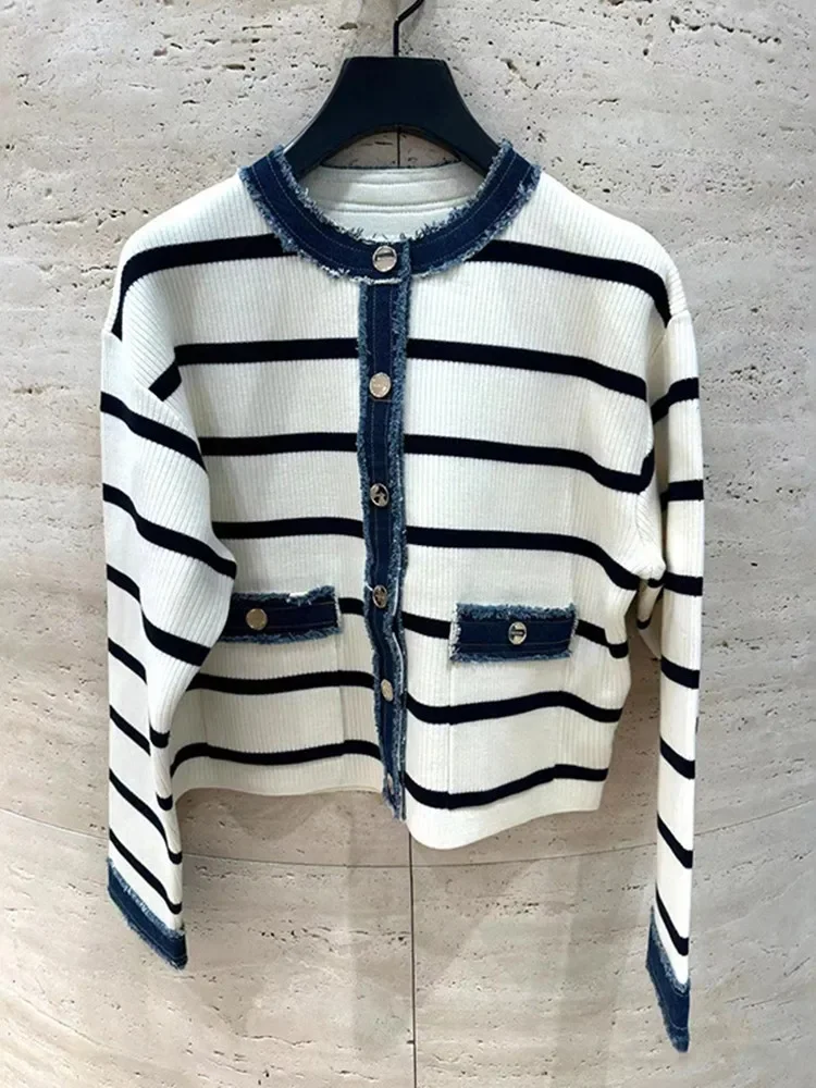 2025 Primavera Donna Denim Splice Stripes Cardigan lavorato a maglia Rifiniture di colore a contrasto O-Collo Cappotto maglione femminile stile preppy