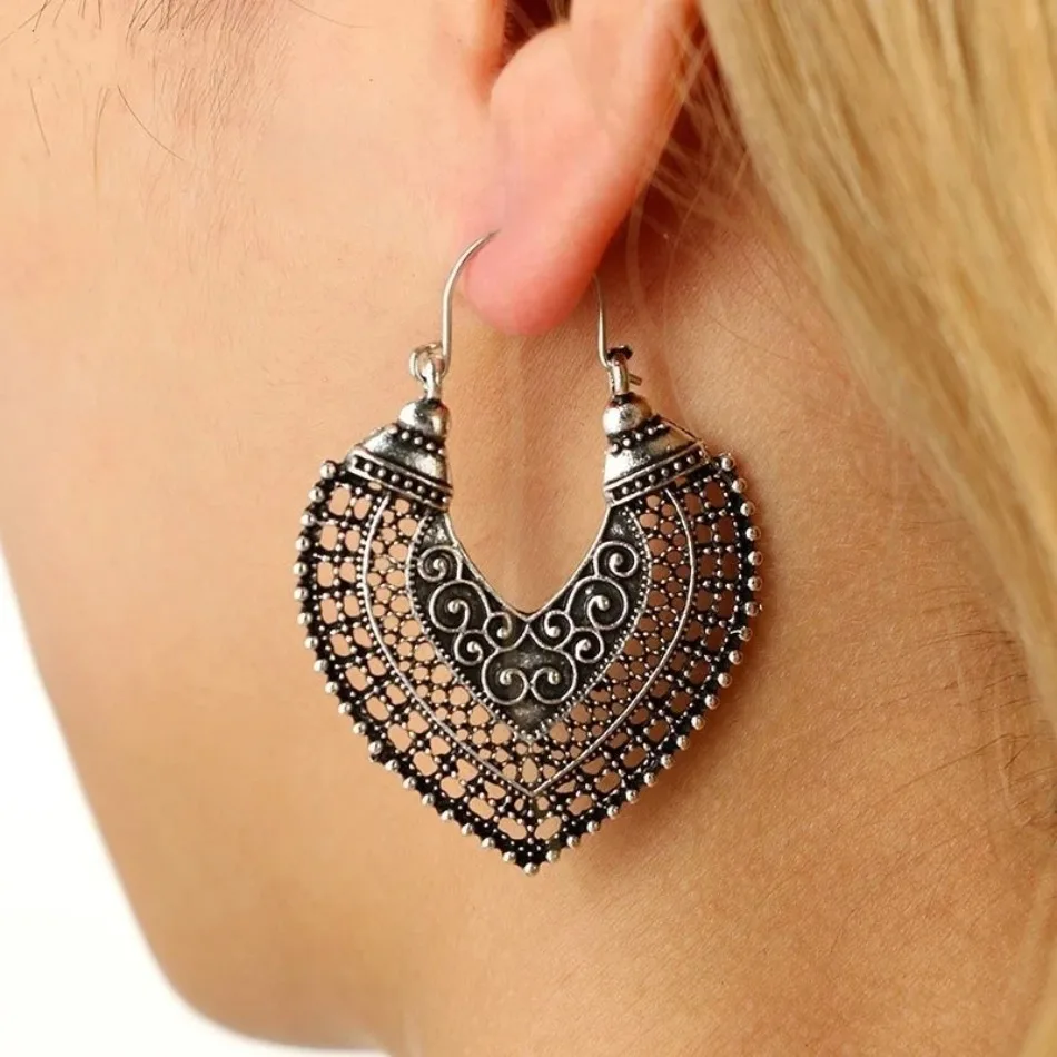 Palaces Style Hollow Weaving U Shaped Earrings Retro Bohemian Tassel Love Flower Leaf Wrapped Ear Accessories For Ladies Wear