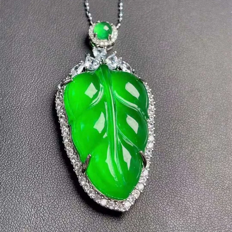 

Green Ice-like Bashan Inlaid Leaf Shapedof the Rich Pendant Jade