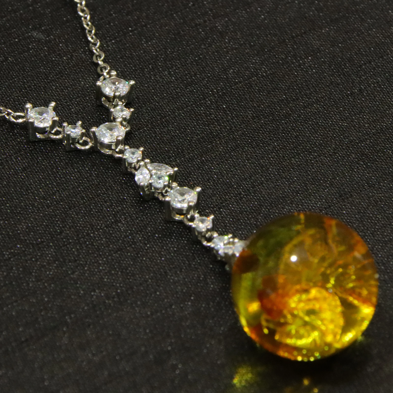 Natural Mexican Flower Amber Pendant Solid Silver 19mm Amber Bead Y Drop Design with Silver Chain
