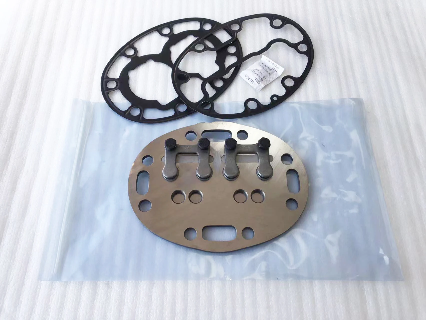 Carrier Transicold 05G Compressor Spare Parts 17-44742-00 Center Valve Plate view 3