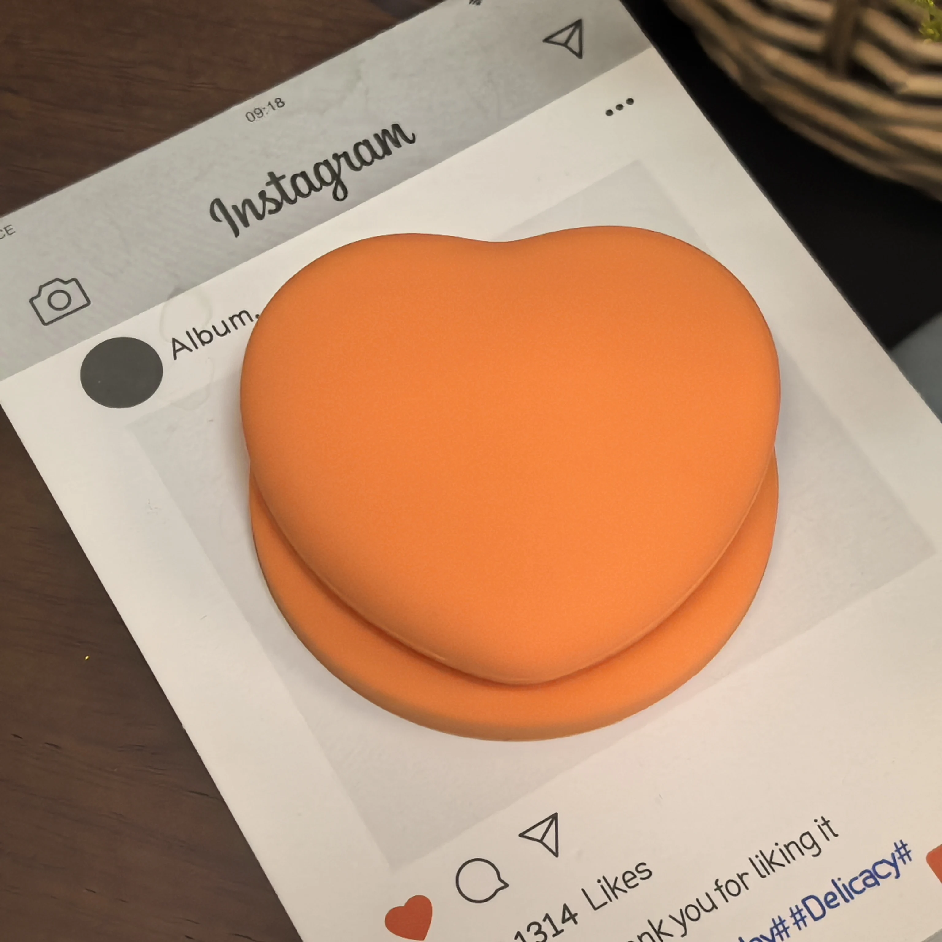 Silikon für Magsafe-Handy, Griptok-Griff, 3D-Flüssig-Farbiges Herz-Design für iPhone 18, kabellose Ladehalterung. – Detail 9