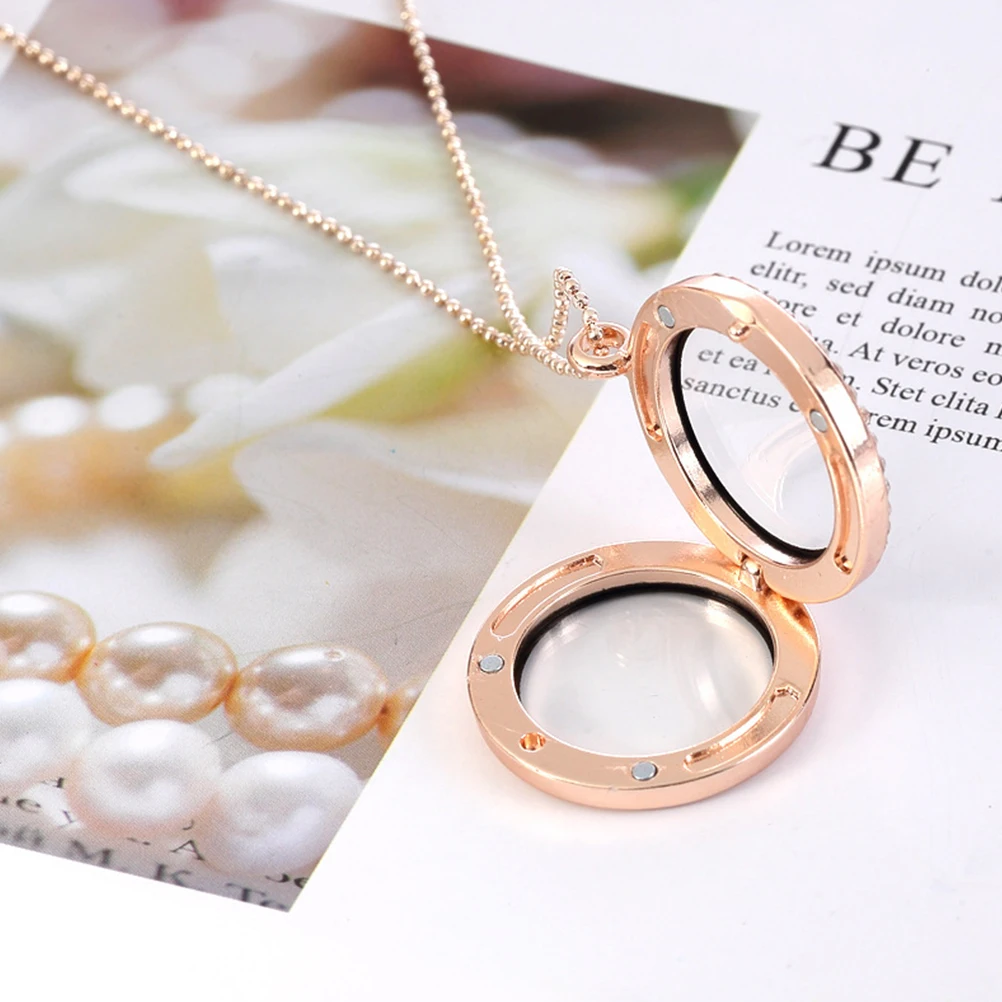 

4Pcs Photo Frame Necklace Delicate Creative Design Not Easy to Fade Perfect Gift for Friend Photo Frame Necklace