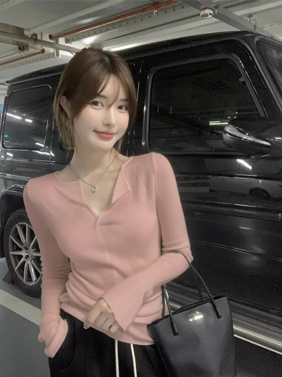 

Slim Fit V-Neck Knitted Base Shirt Women's Autumn Winter Thin Design Sense Inner Wear Top Gentle Wind Quality Korean Style