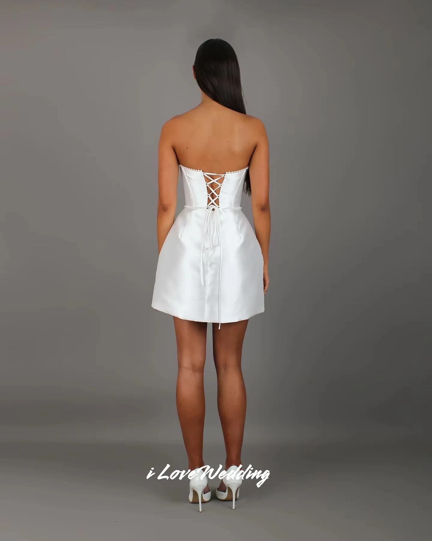 Branco sem alças vestido de casamento 2025 cetim querida sem mangas a linha mini saia plissada vestido de baile vestido de festa personalizado