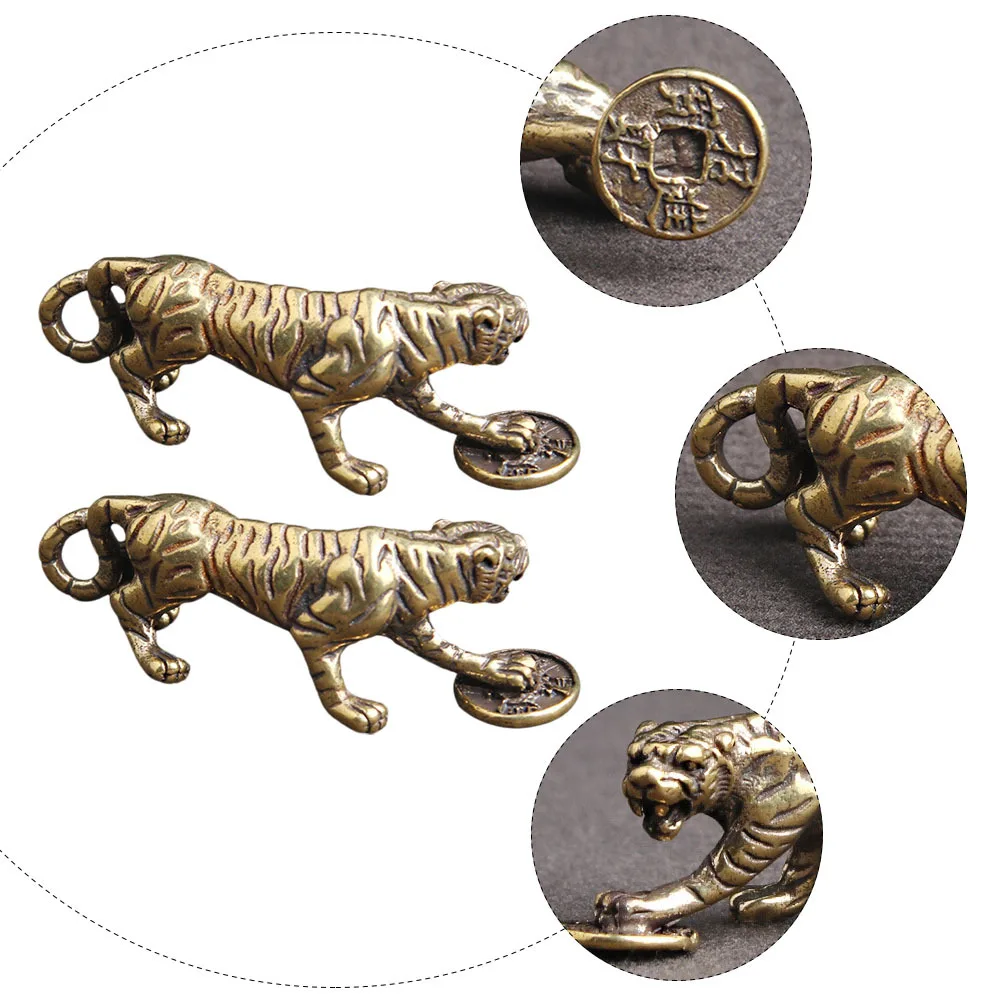2Pcs Tiger Shape Keychain Pendant Brass Key Ring Accessory Creative Bag Hanging Decor Key Chain Pendant Keychains Decor