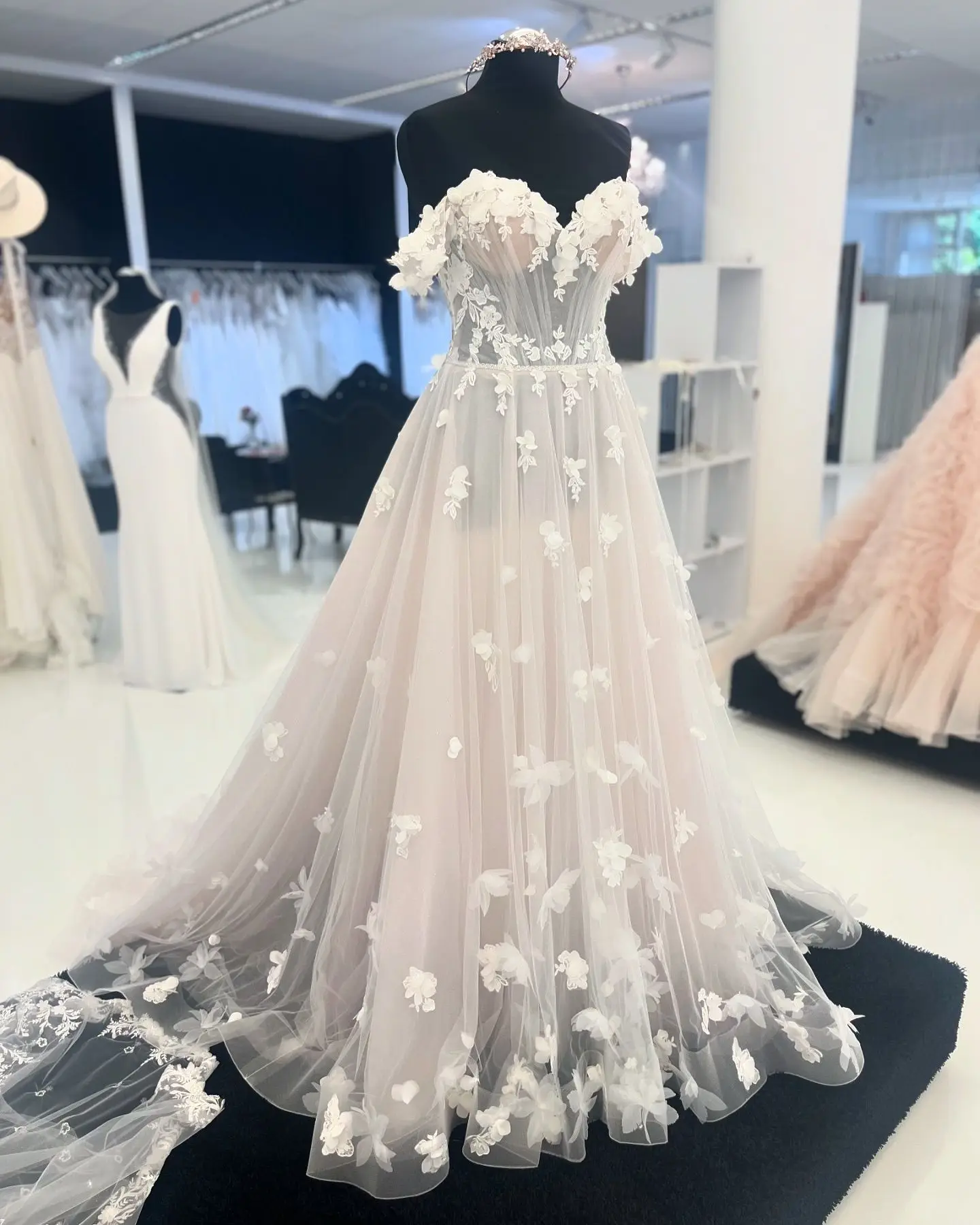 Gaun pernikahan Tulle garis A elegan untuk pengantin 2025 gaun pengantin bunga buatan tangan ilusi garis leher Sweetheart