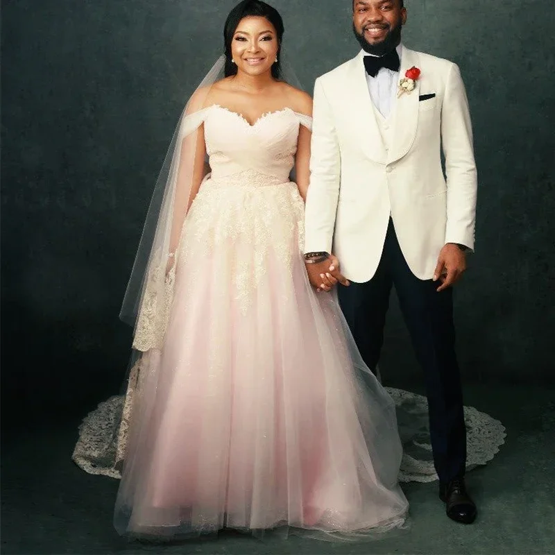 Maßgeschneiderte Schatz-Spitze-Applikationen A-Linie Brautkleid Sweep Zug aus der Schulter Garten Vestido De Noiva Brautkleider