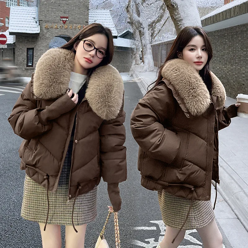 

Женское короткое пальто-пуховик 2025, зимняя толстая теплая куртка с капюшоном из искусственного меха, милая стильная верхняя одежда для холодной погоды