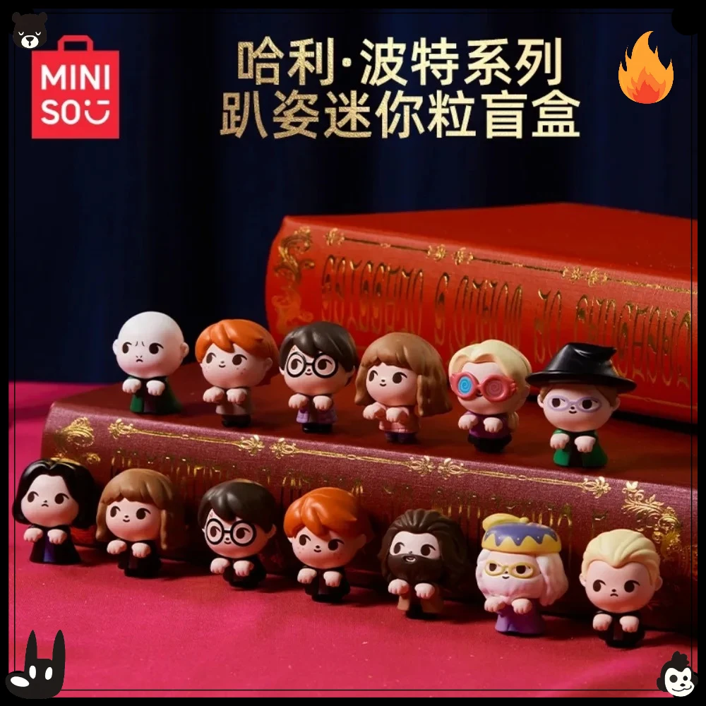 MINISO x Harry Potter Authentische Liegestaltungspuppen – 2 Stück niedliche Computer-Anhänger-Desktop-Dekoration, zufälliges Schiff
