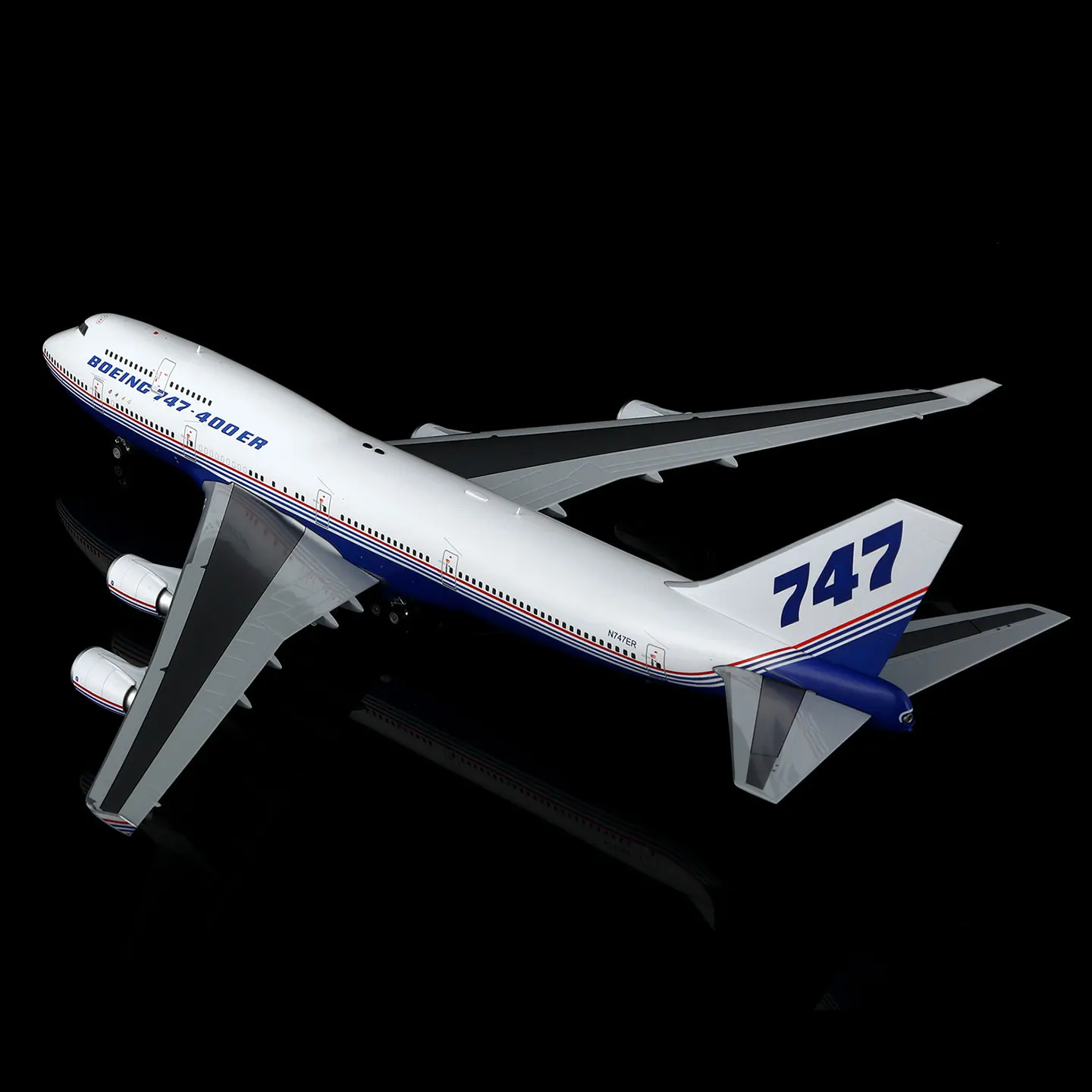 L2101 طائرة قابلة للجمع هدية أجنحة SQ 1:200 بوينغ B747-400 [لون المنزل] نموذج طائرة دييكاست N747ER مع حامل