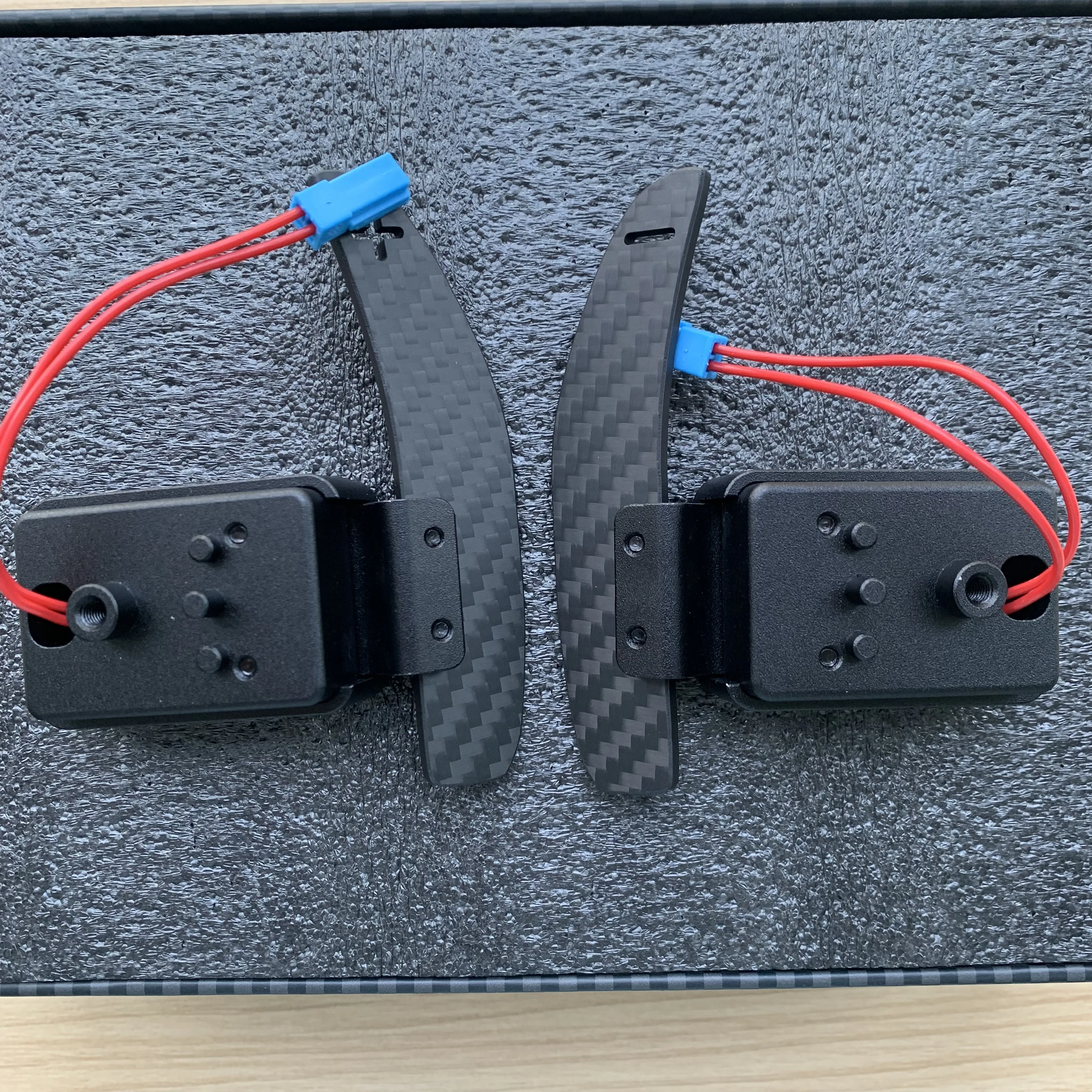 

Накладки на руль из карбона с магнитным креплением для переключения передач BMW 1, 2, 3, 4, 5, 7 серий (F20, F30, F10, G20, G30, F21, F32, F80, F82, F83)