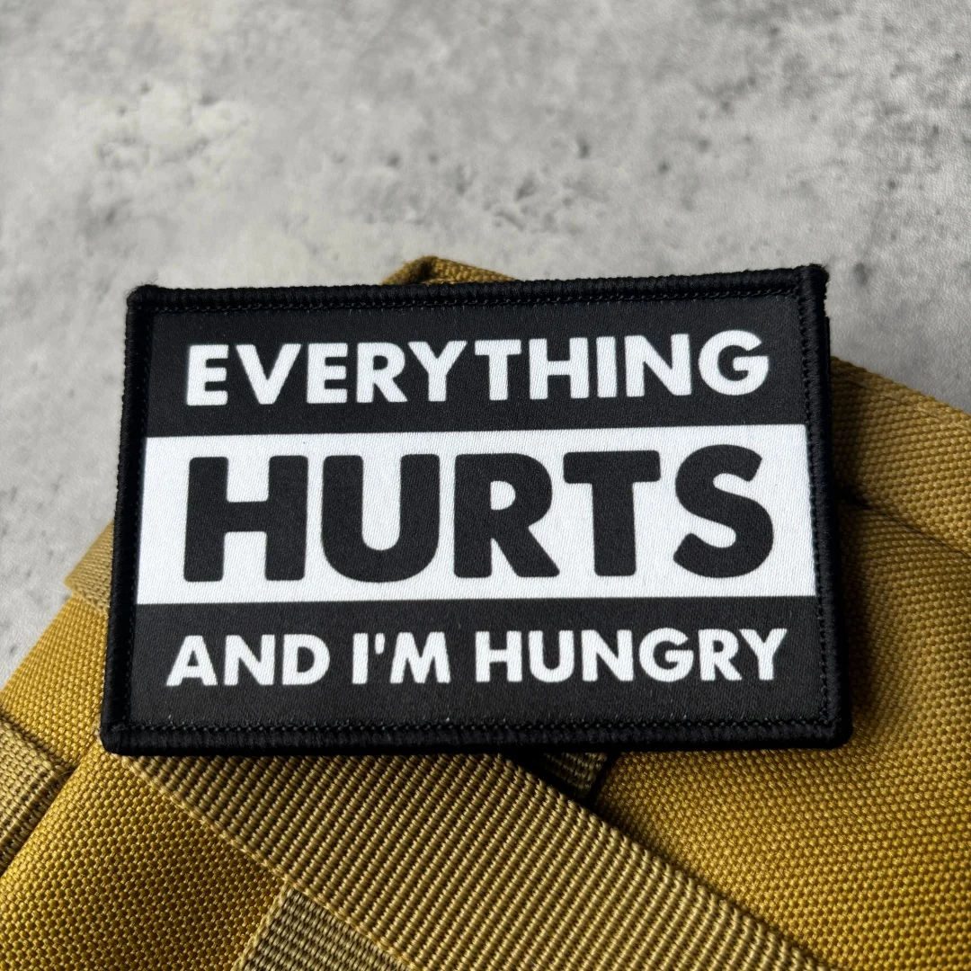 �Everything Hurts“-Patch mit lustigem Spruch, taktischer Moral-Patch, bedrucktes Klett-Abzeichen für Rucksack, Jacke, Kleidung – Detail 5