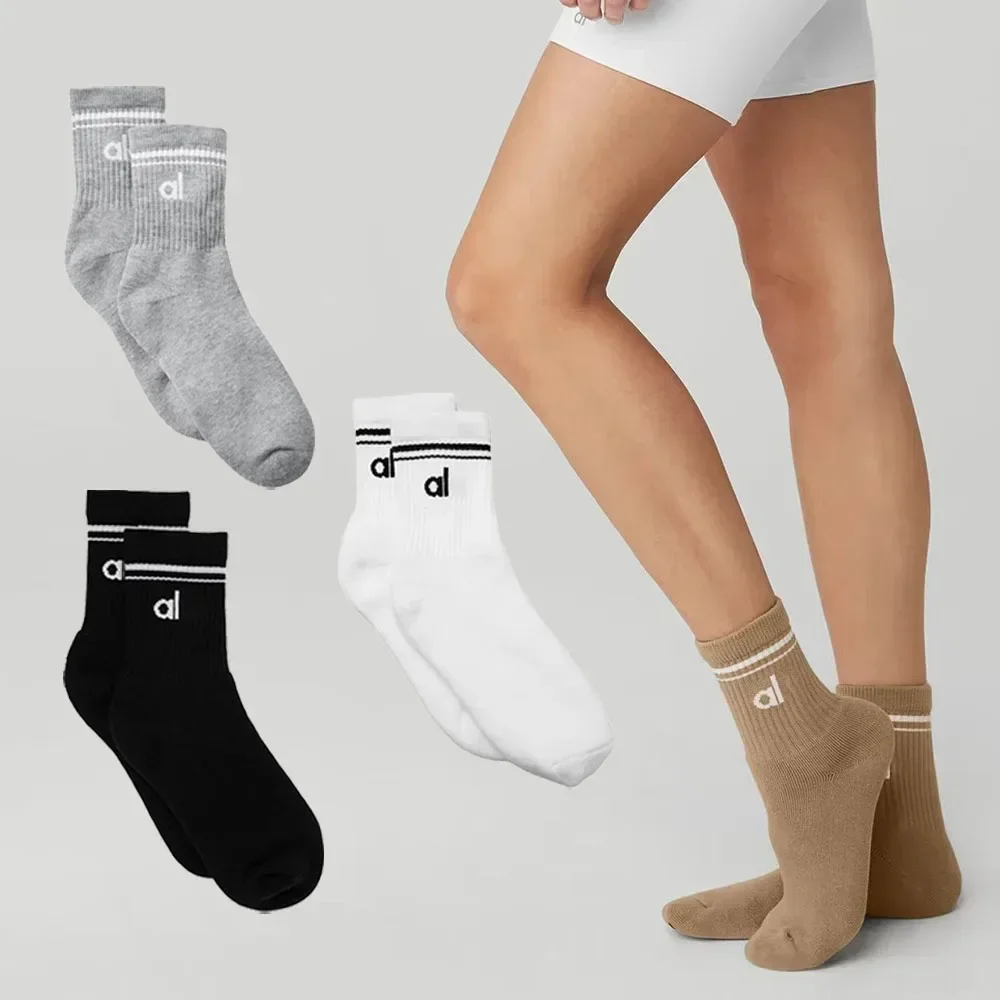 Chaussettes de yoga rétro colorées pour femmes, chaussettes de pilates à gripps antidérapantes, chaussettes d'équipage de sport athlétique, chaussettes de course d'entraînement de gymnastique de fitness