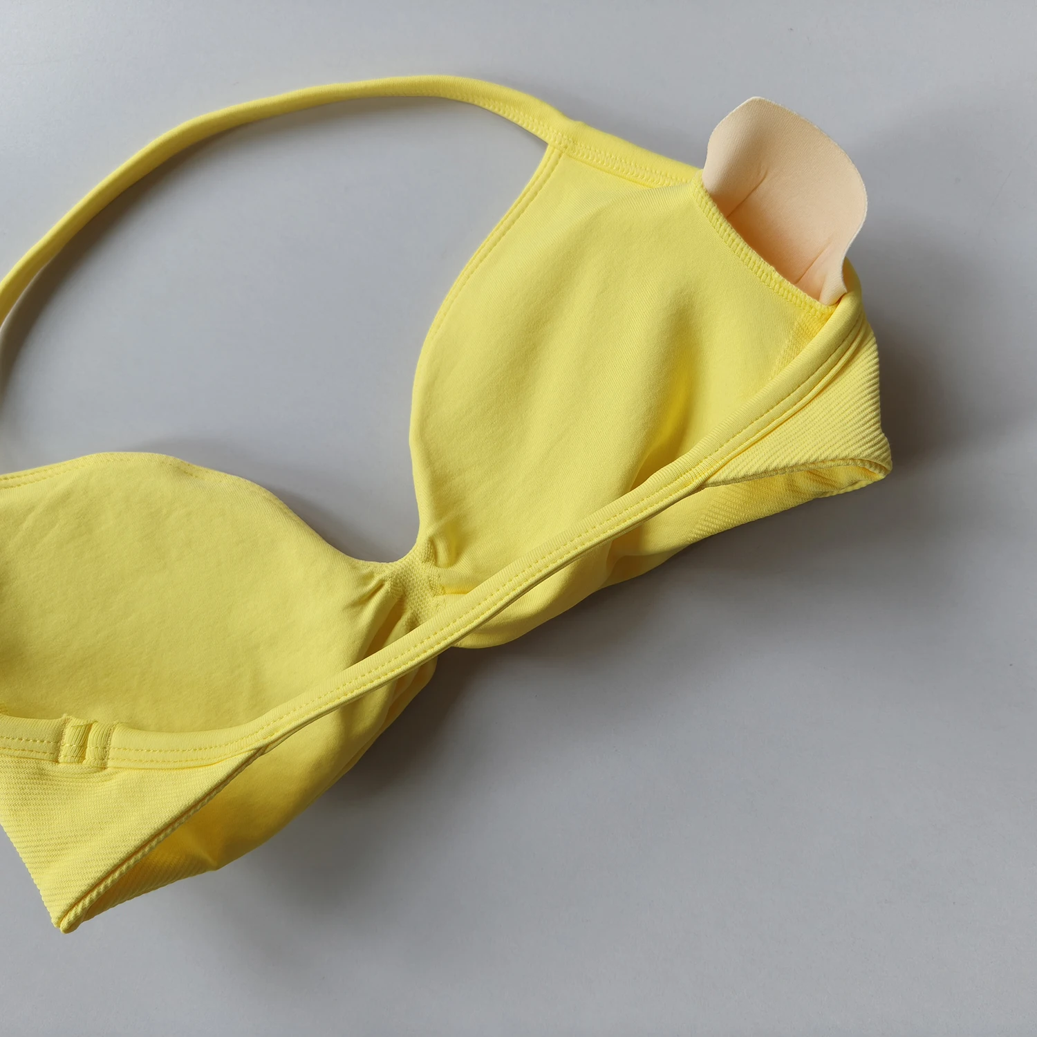 Sport-BH mit Trägern, Gym-Top für Damen, hoher Halt, dünne Träger, nahtlos, Neckholder-Sport-BHs, Scrunch-Workout-Yoga-Unterwäsche mit Polstern – Detail 12