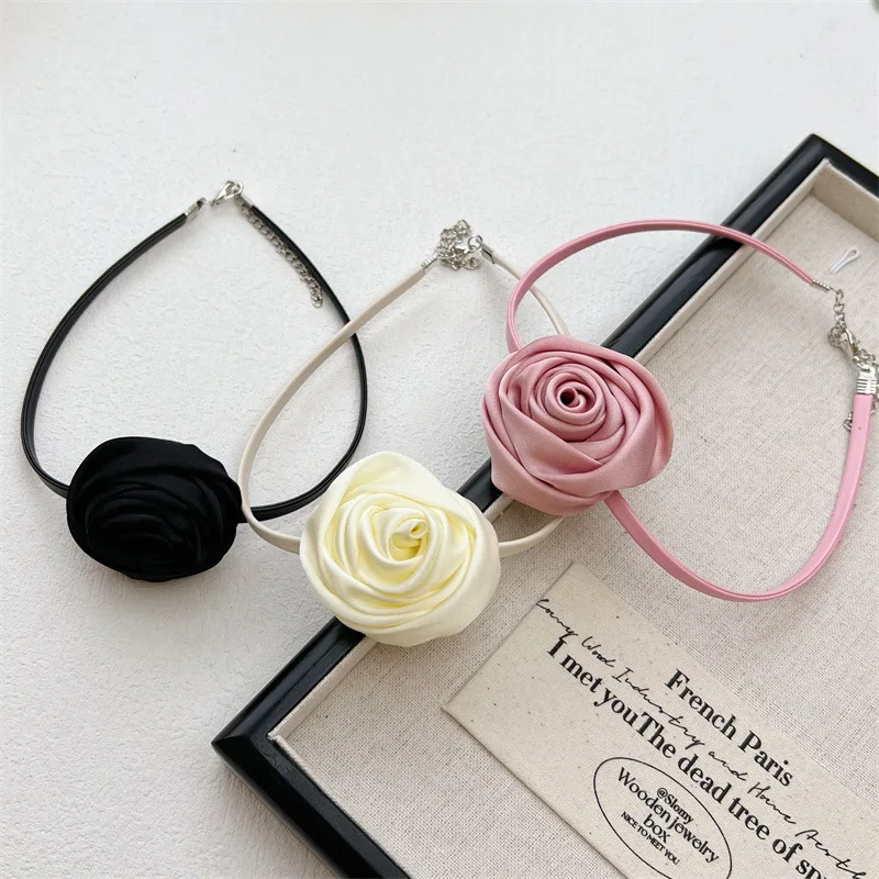 Rose Necklace Retro Black Flowers Female French fashion Light Luxury Niche Summer Collar Flower Necklace