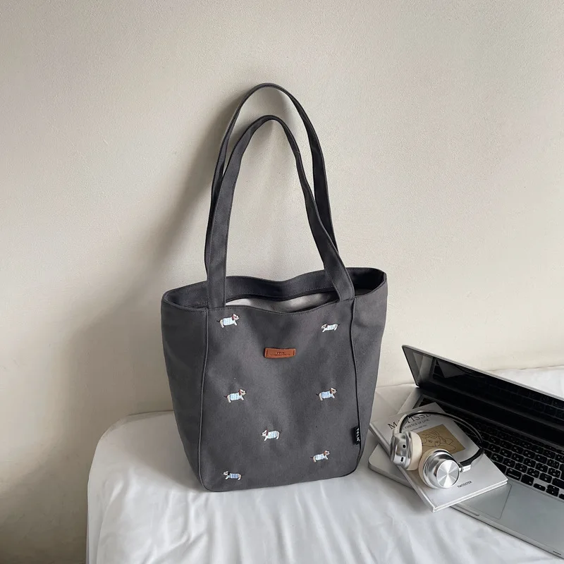 

New 2025 Minimalist Shoulder Bag Premium Spacious Trendy Casual Women S Bag for Summer Daily Use