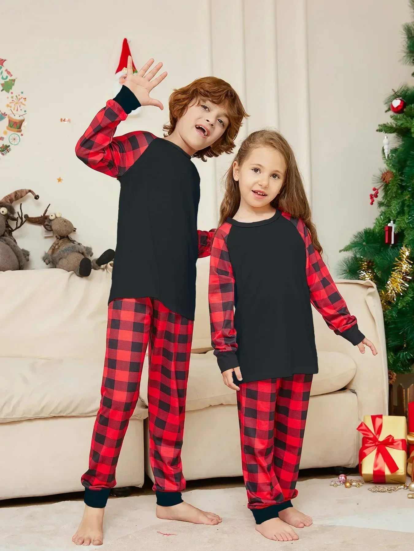 

2024 Christmas Cartoon Plaid Print Kids Pajamas Set Xmas Look Cute Soft 2 Pieces Suit Lounge-wear Baby Boys Girls Clothing Sets