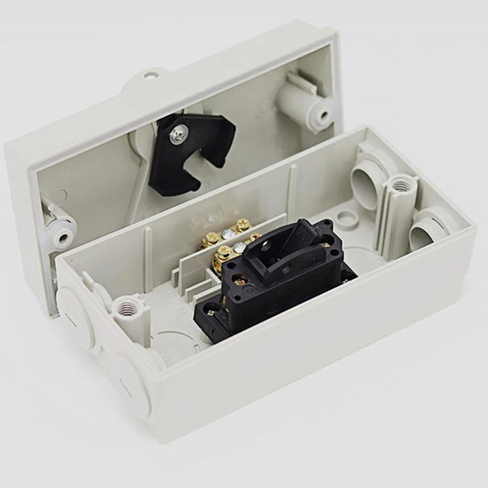 1 Phase Disconnect Switch Enclosed and Waterproof with IP65 Rating for Reliable Performance in Rainy and Snowy Conditions