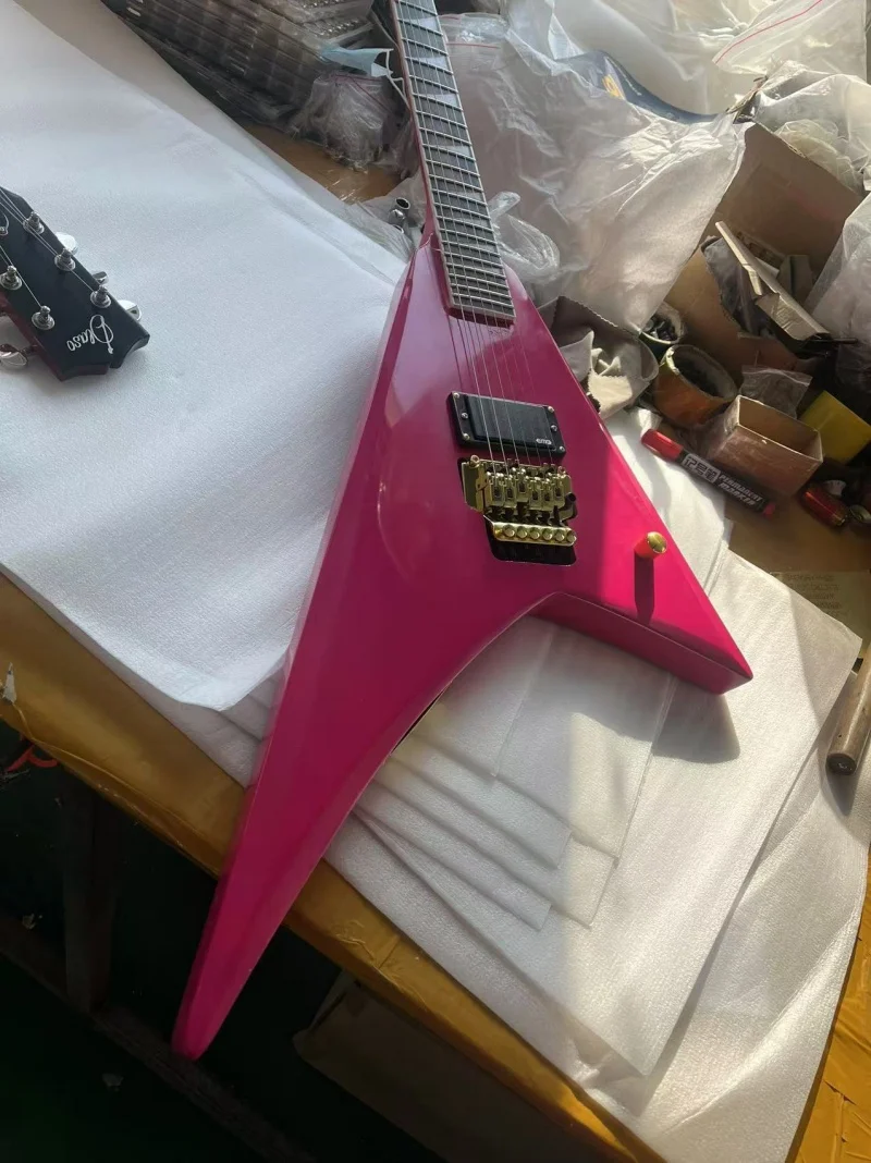 

High quality dovetail 6-string electric guitar，Rosewood fingerboard，Gold hardware，Active pickup，Free delivery