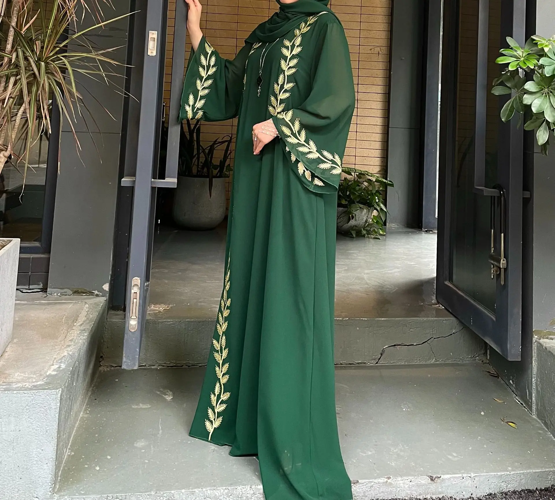 Dubai Turkish Chiffon Muslim Dress Woman Long Sleeve Plant Pattern Embroidery Long Dresses Elegant Party Abayas Kaftan Street