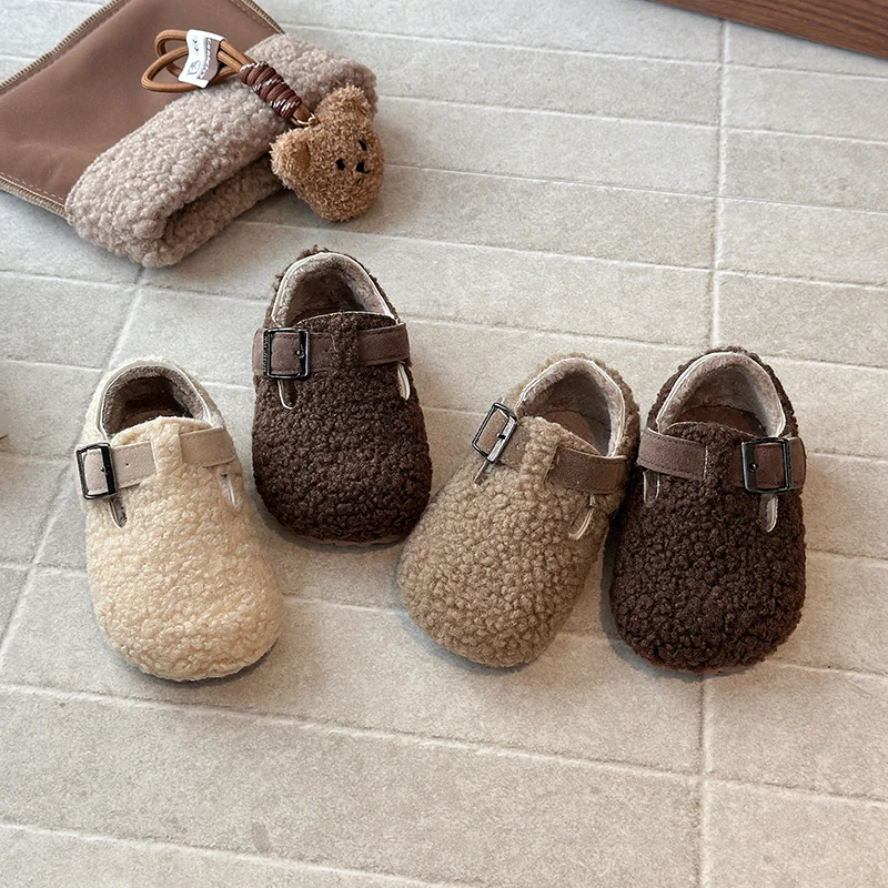 

Зимняя детская обувь на плоской подошве. Новые пушистые хлопковые туфли для девочек. Нескользящие модные детские зимние ботинки с мягкой подошвой. Простые плюшевые трендовые ботинки.