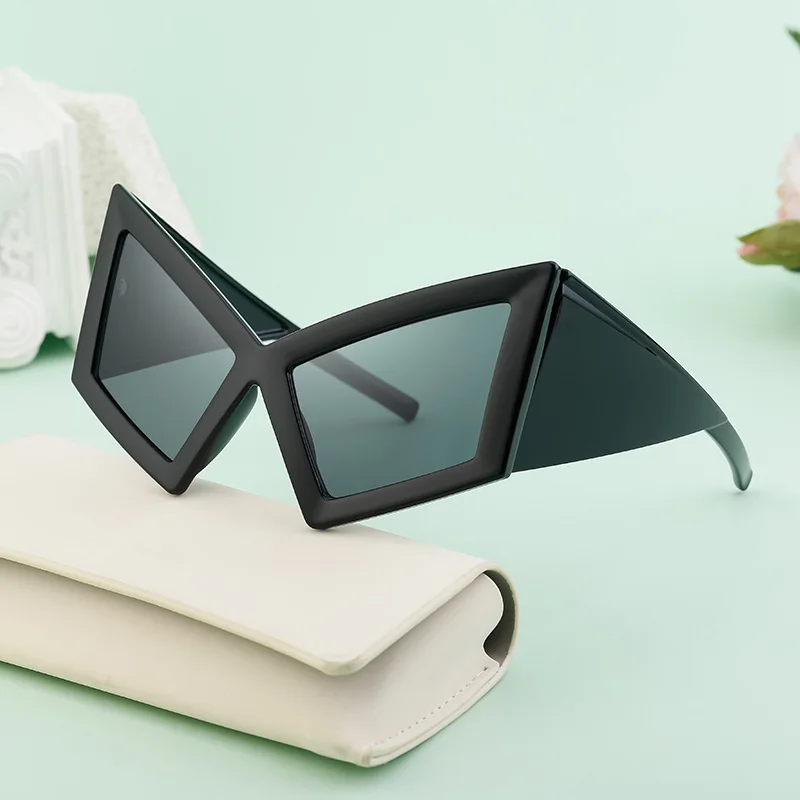 New personalized large frame cat eye sunglasses individuals hip hop and internet celebrities prefer beach party glasses