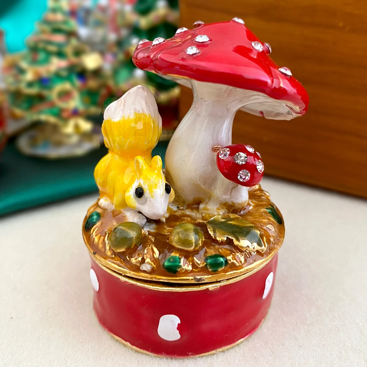 Handmade Enamel Trinket Box Jeweled Mushroom & Squirrel Design Animal Figurine Ring Holder Home Decor Collectible Gift