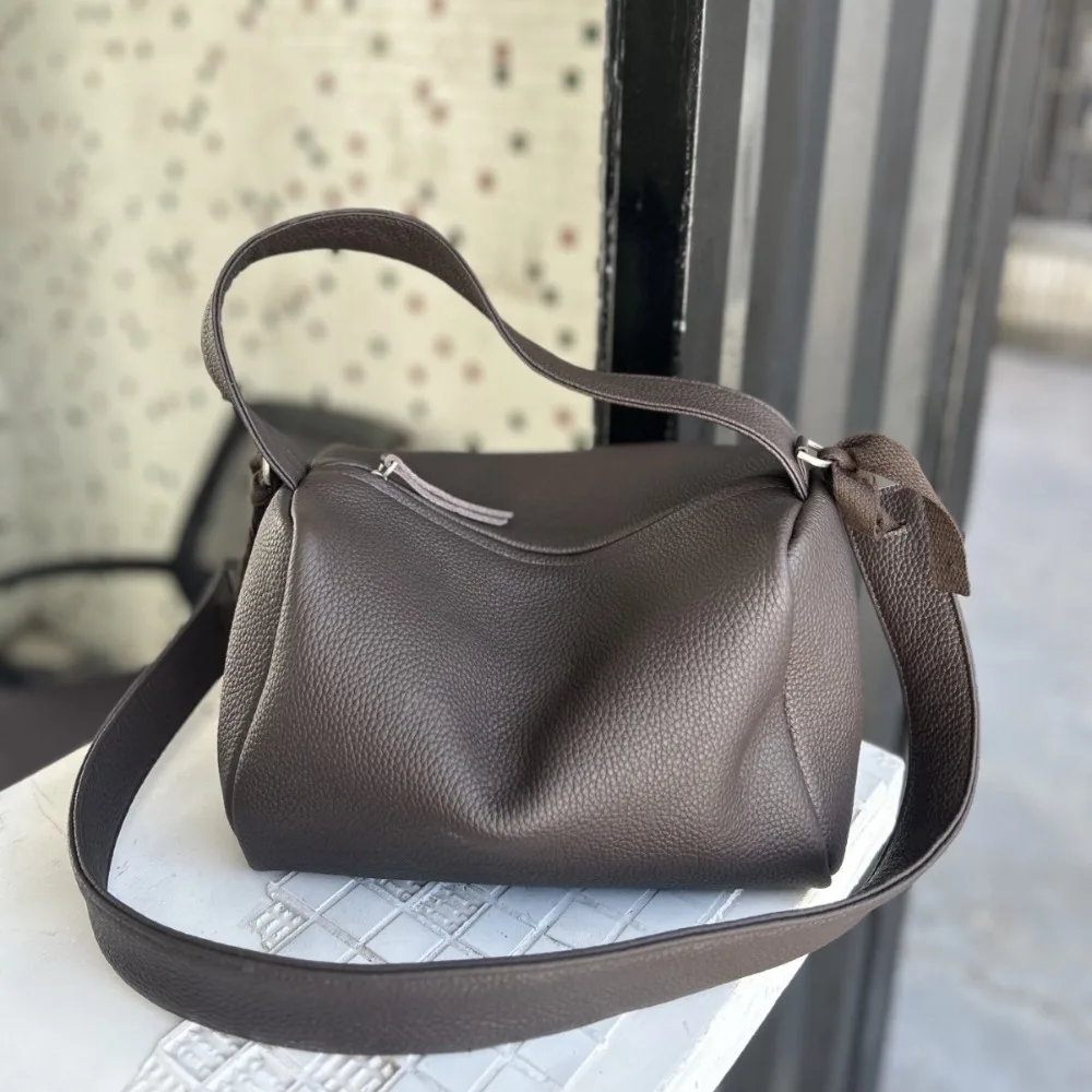 

High Quality 2025 New First-layer Cowhide Shoulder Bag Simple Lazy Wind Large Capacity Diagonal Span Versatile Pillow Handbag