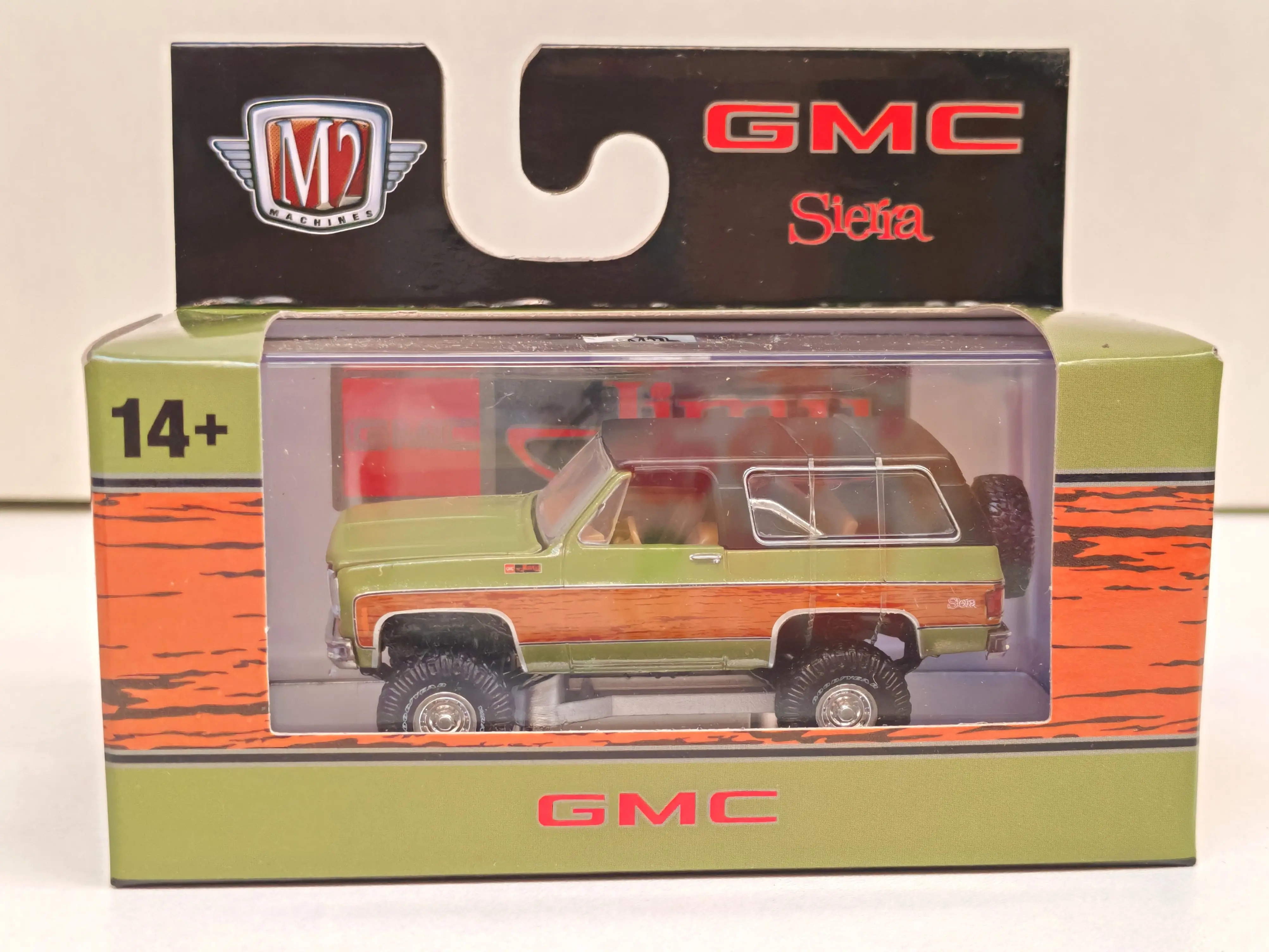 

M2 машины 1/64 1973 GMC jimmy Sierra 4X4 S125 литые модели автомобилей из сплава под давлением Коллекционные Подарочные игрушки