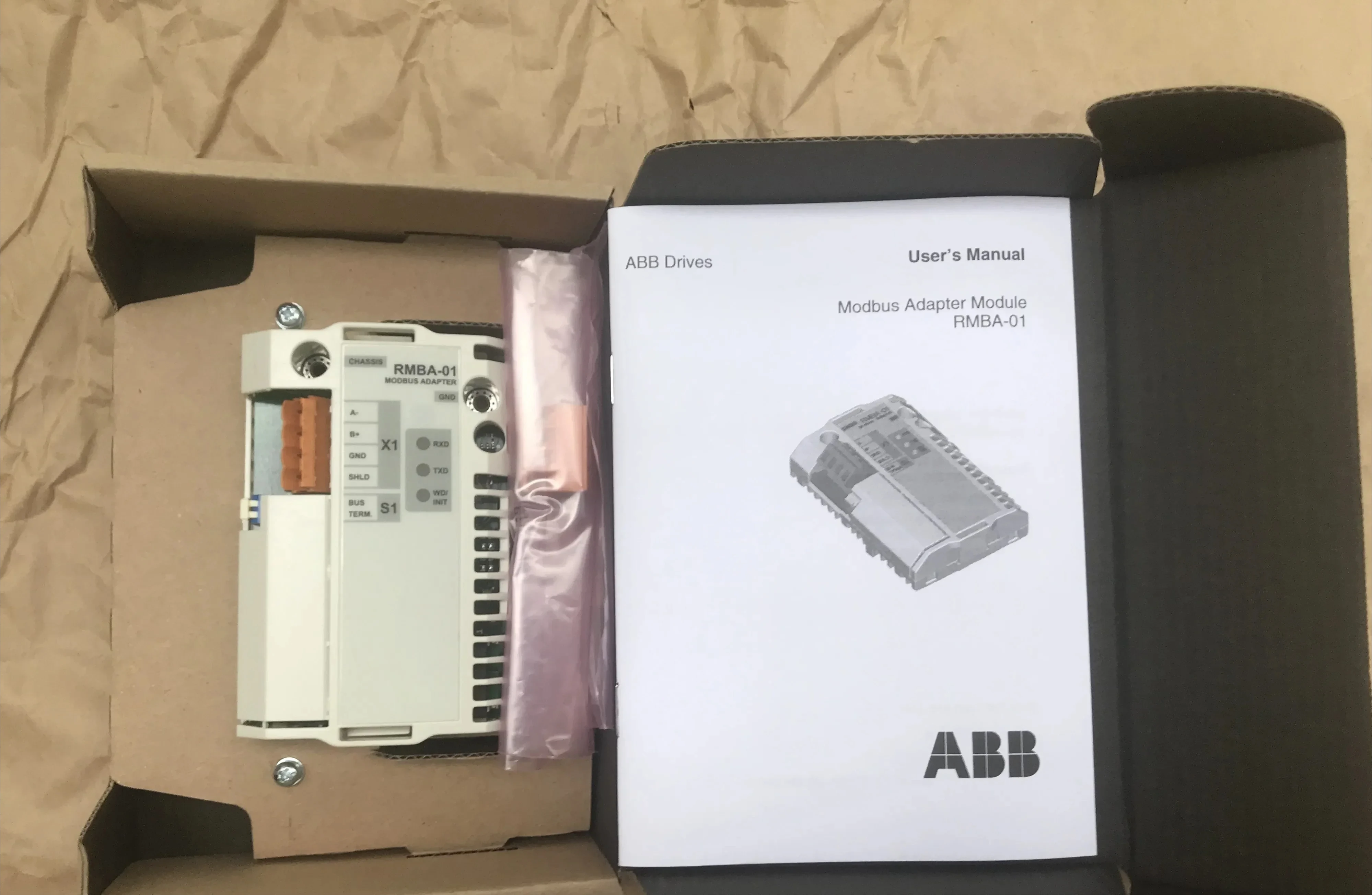 Преобразователь частоты ACS800 Модуль адаптера связи Modbus RMBA-01